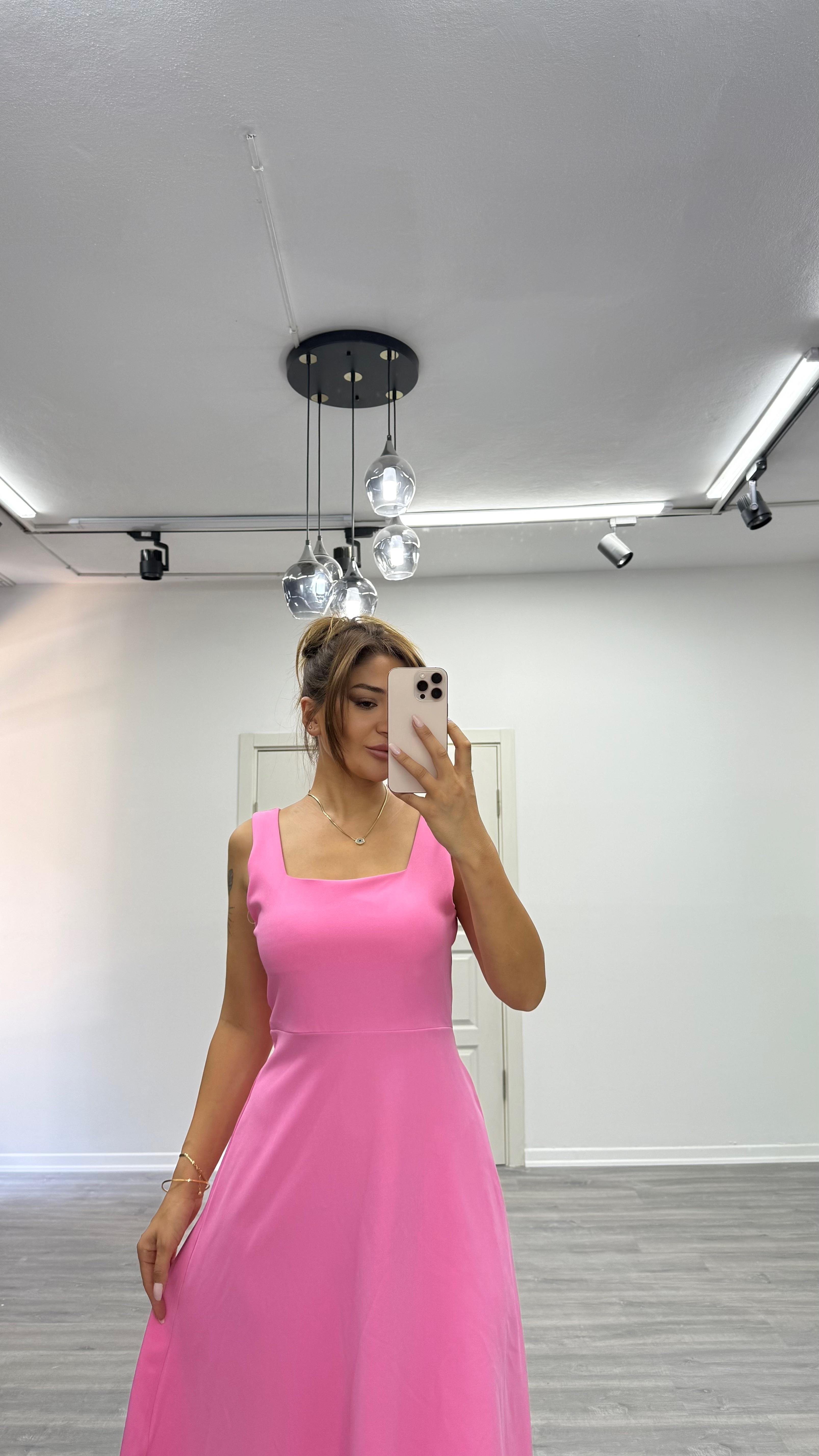 Pembe Kare Yaka Uzun Elbise