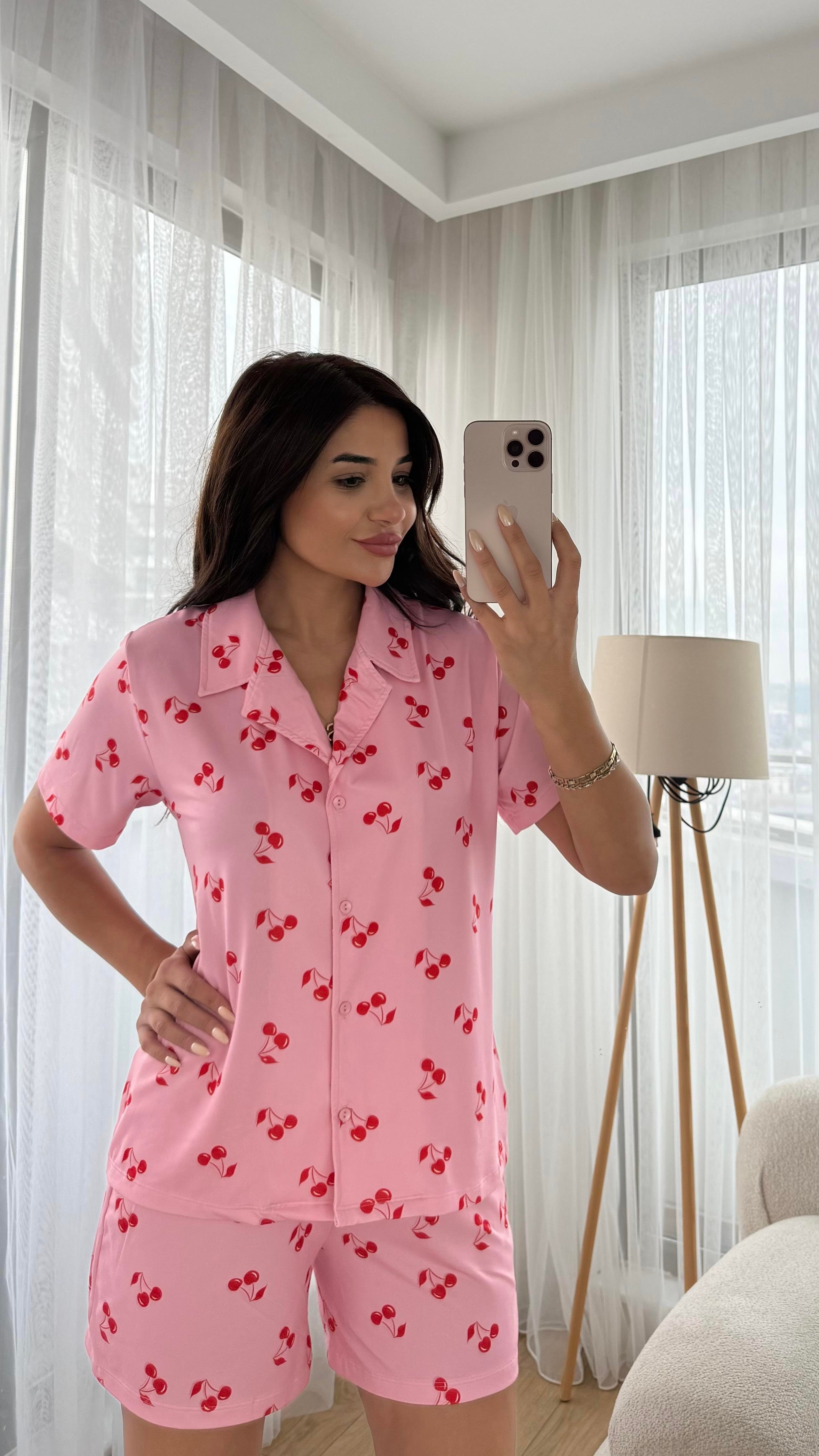 Pembe Premium Kalite Gömlek Şortlu Kiraz Desenli Pijama Takımi