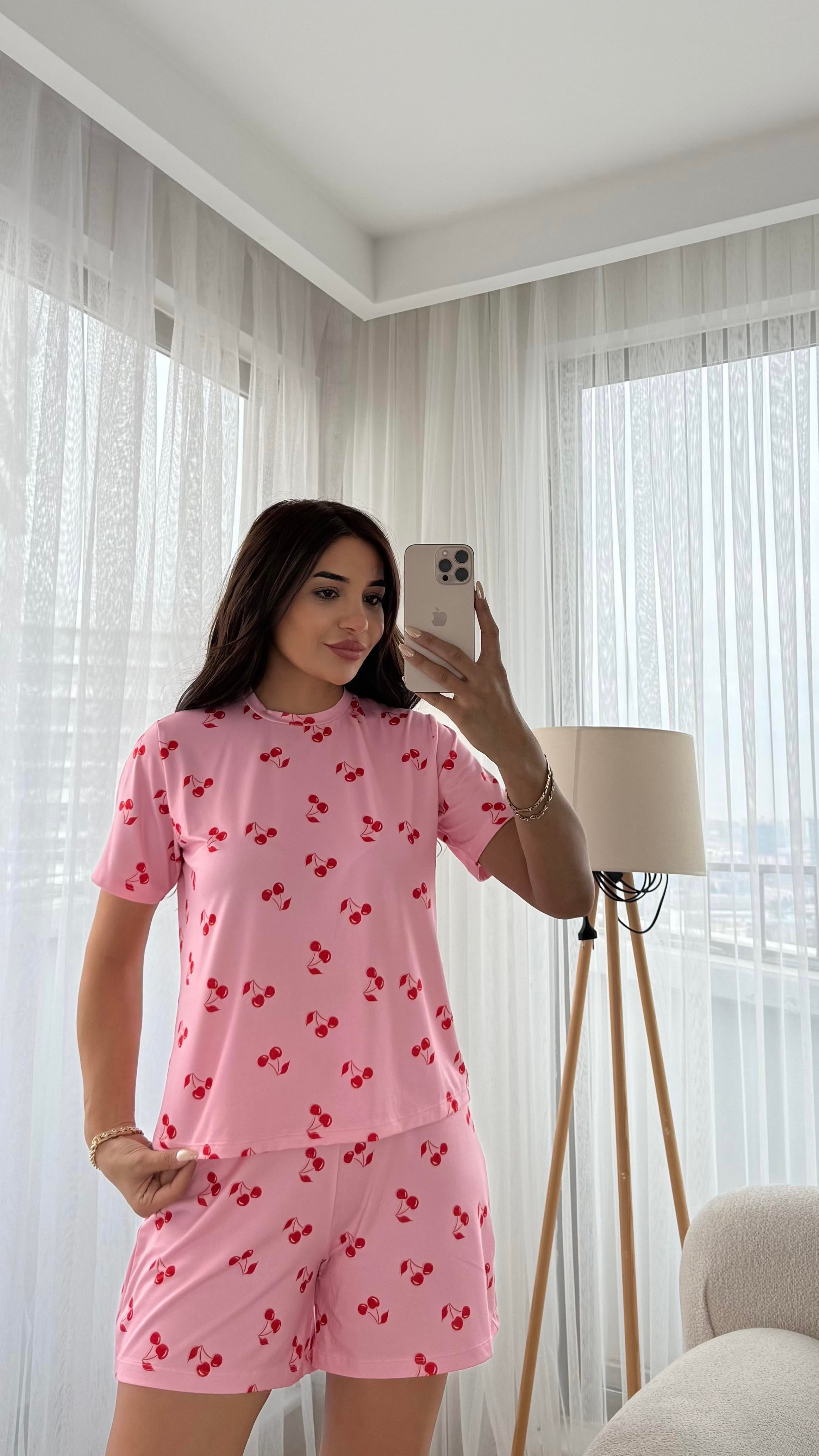 Pembe Premium Kalite Kısa Kollu Kiraz Desenli Pijama Takımi
