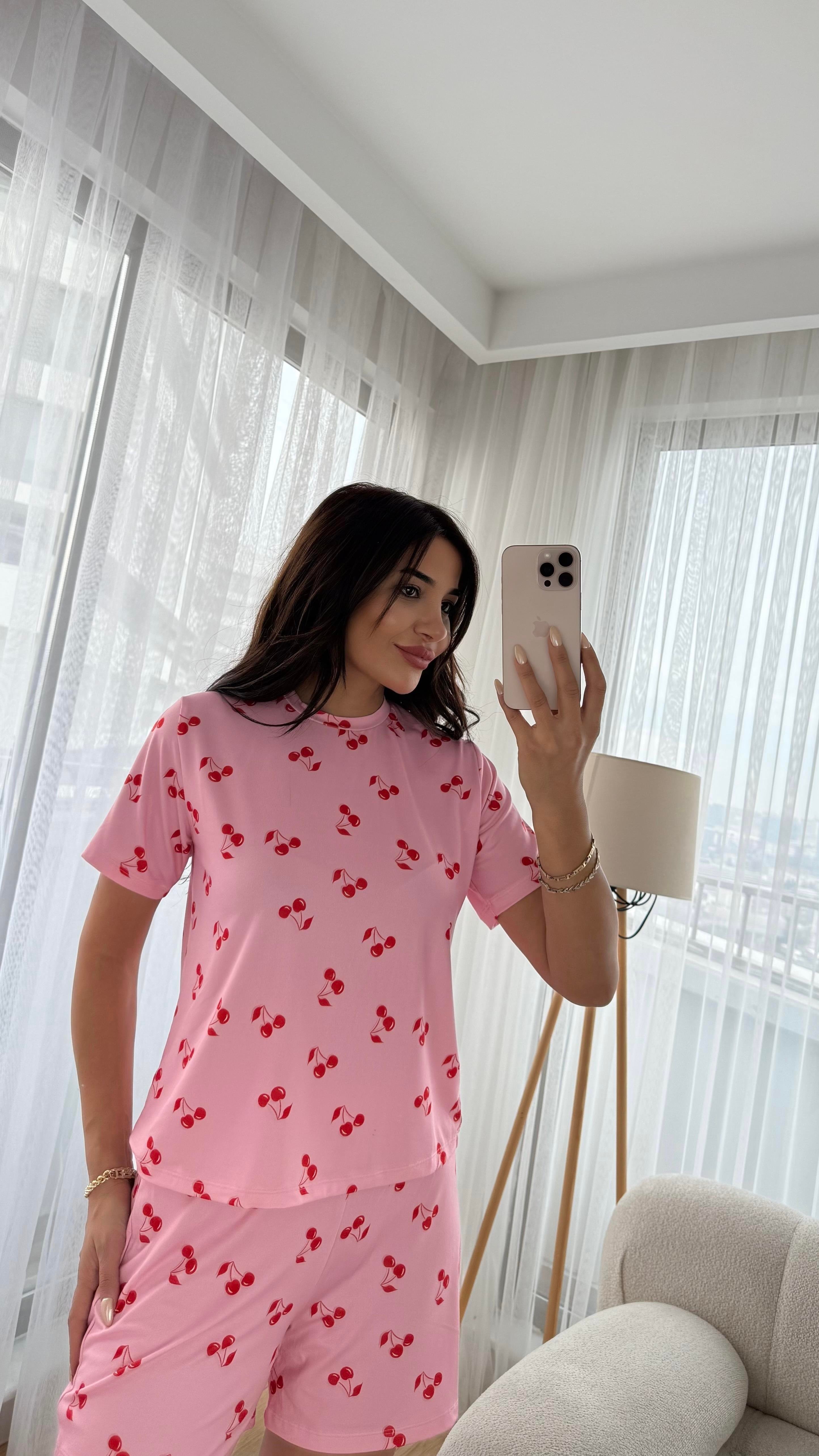 Pembe Premium Kalite Kısa Kollu Kiraz Desenli Pijama Takımi