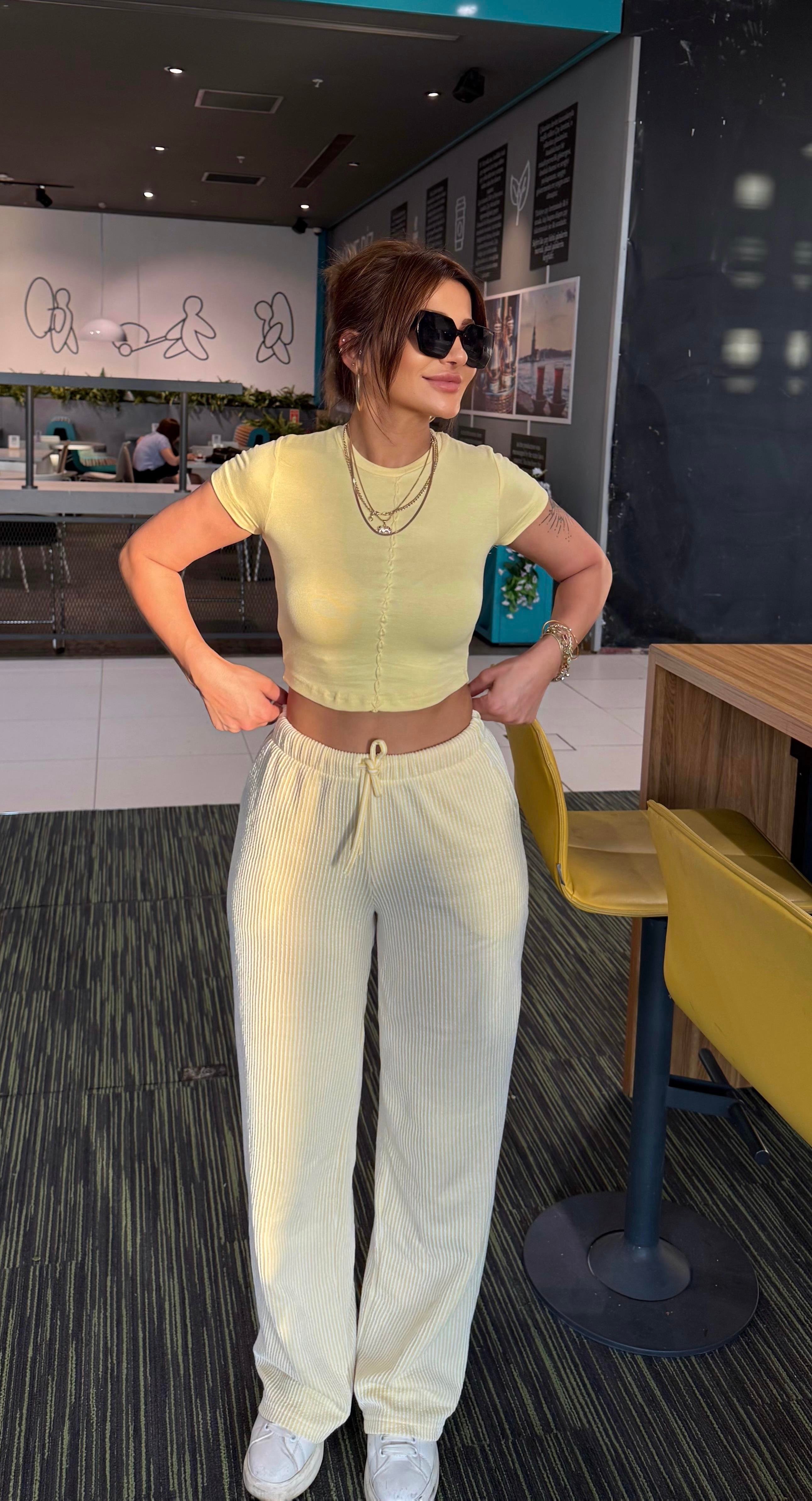 Sarı Bisiklet Yaka Fit Basic Tişört