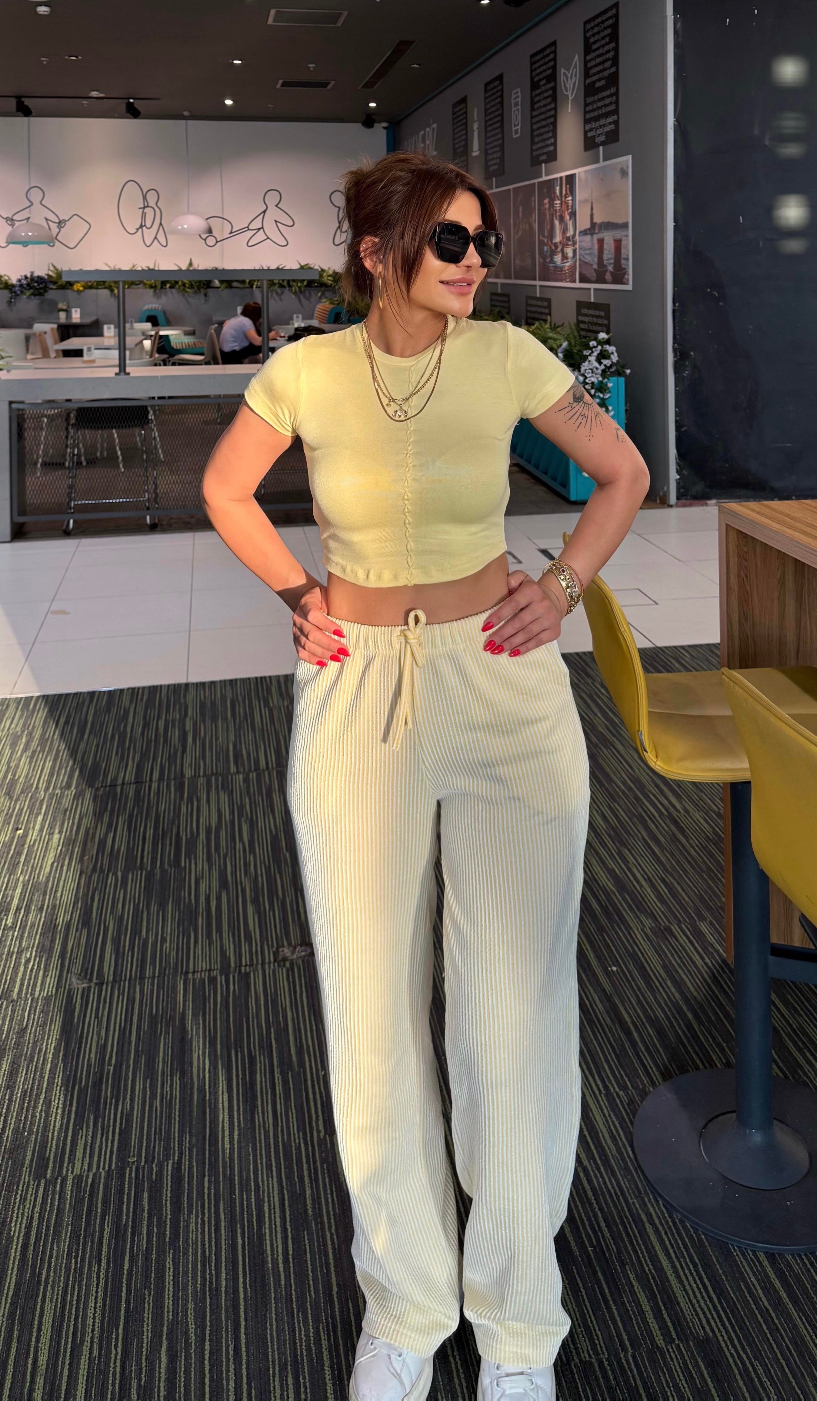 Sarı Bisiklet Yaka Fit Basic Tişört