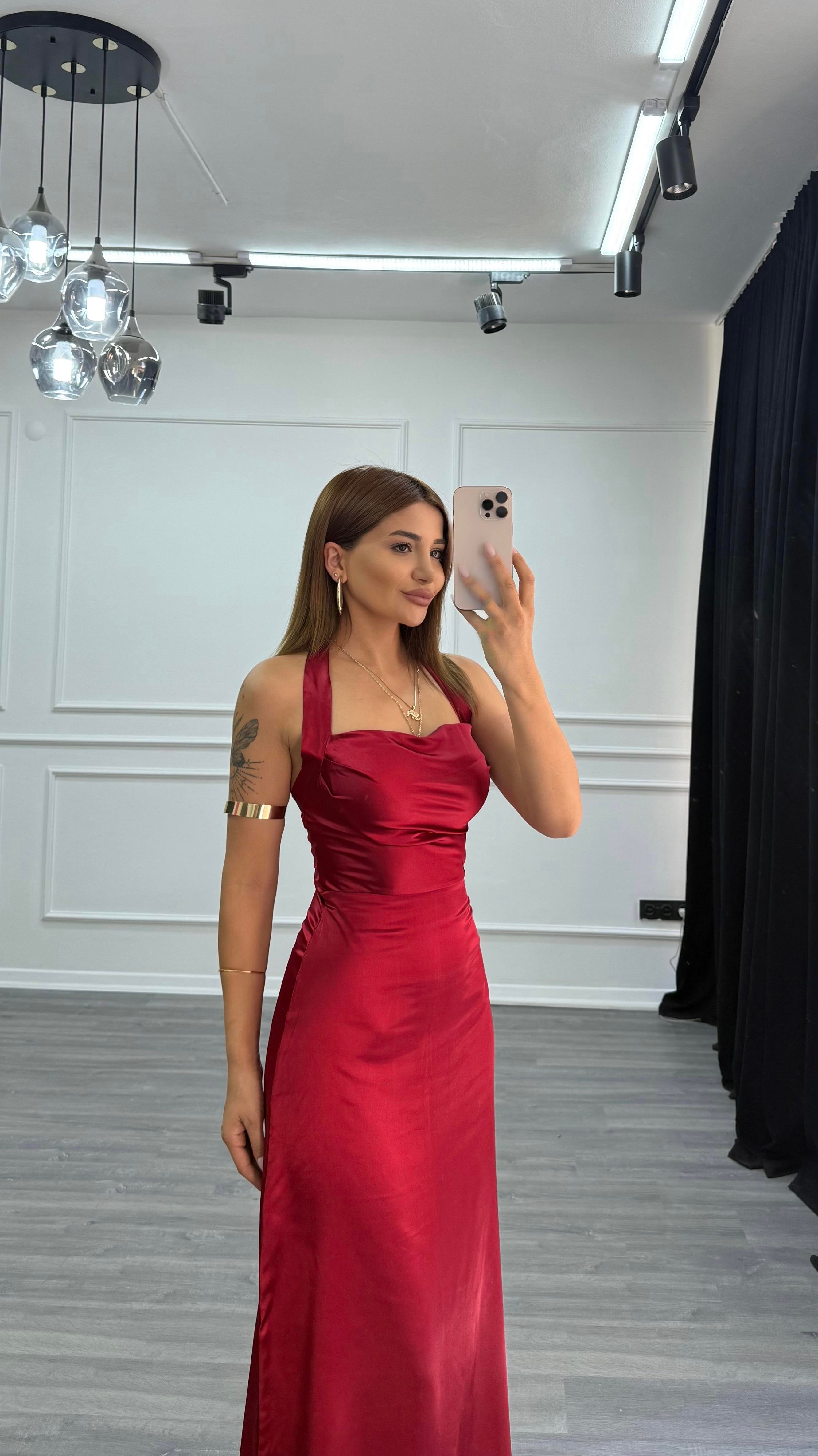 Sırt Detaylı Saten Uzun Elbise-Bordo