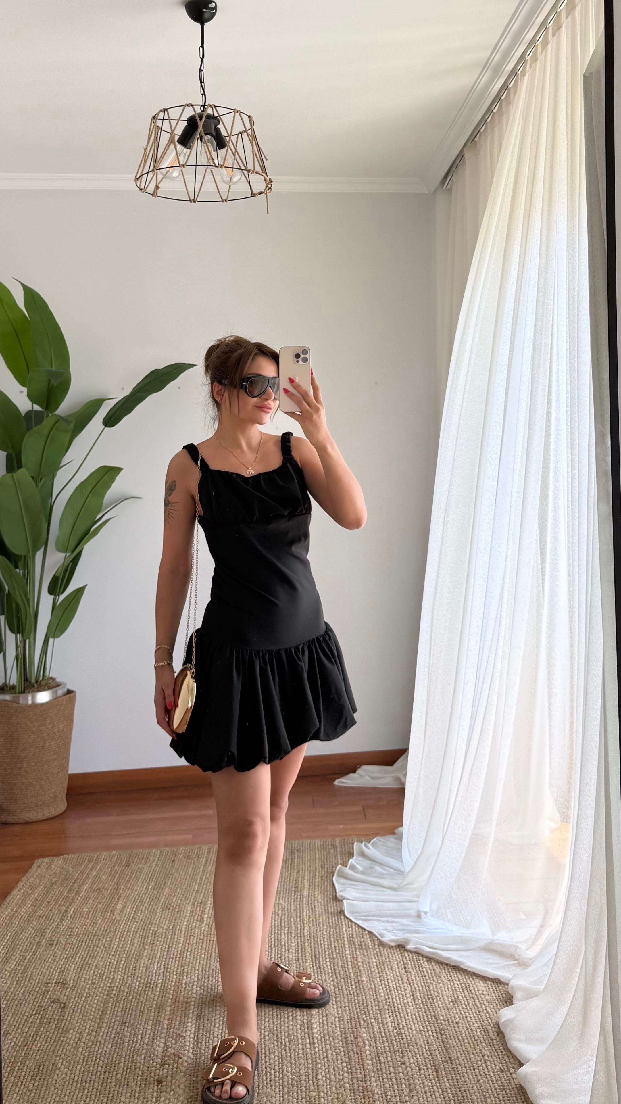 Siyah Askılı Eteği Fırfırlı Tasarım  Elbise