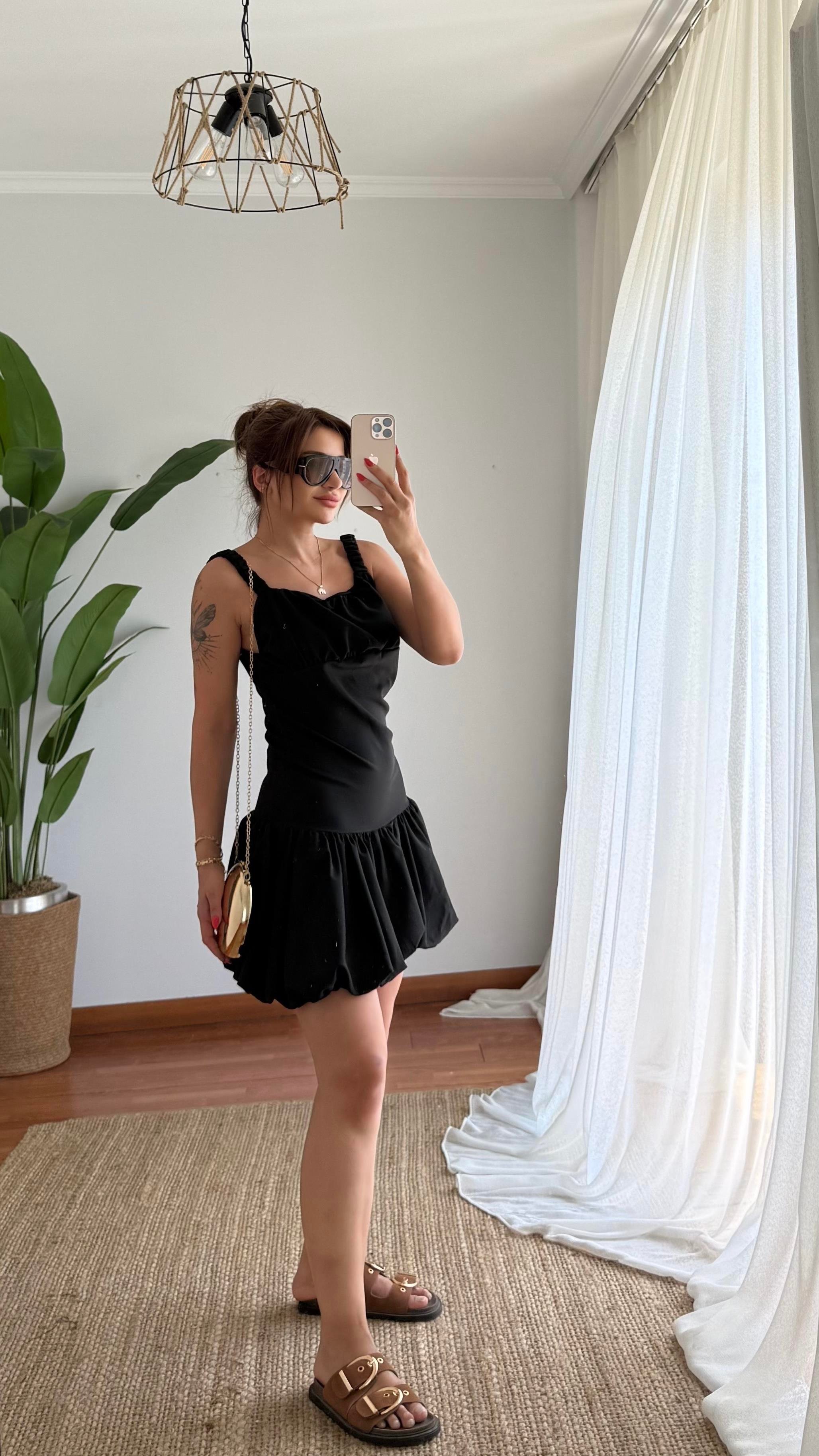 Siyah Askılı Eteği Fırfırlı Tasarım  Elbise