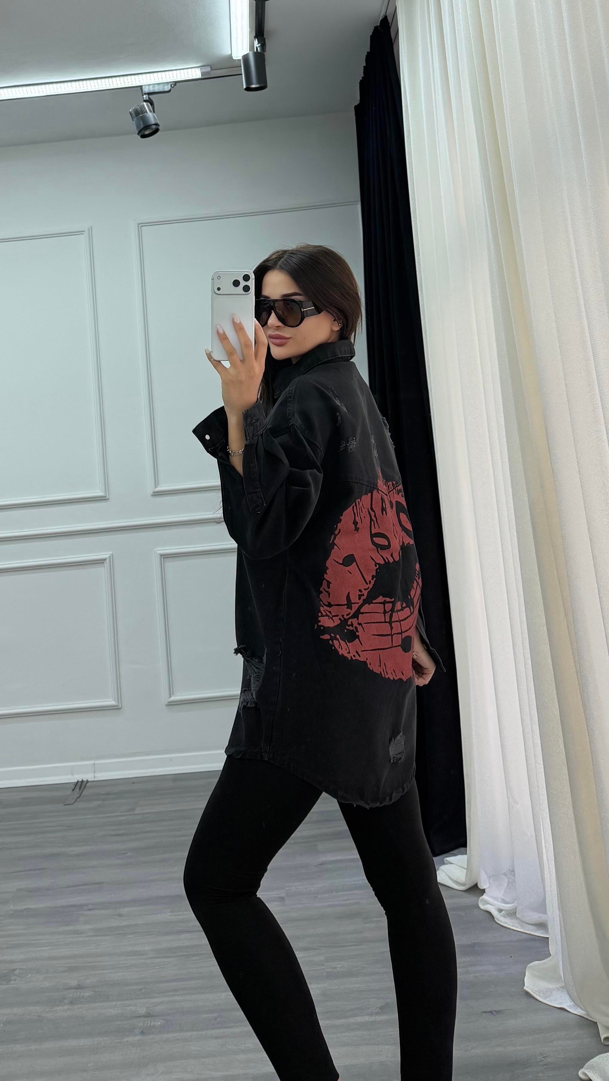 Siyah Denim Gömlek Yaka Arkası Öpücük Baskılı Elbise
