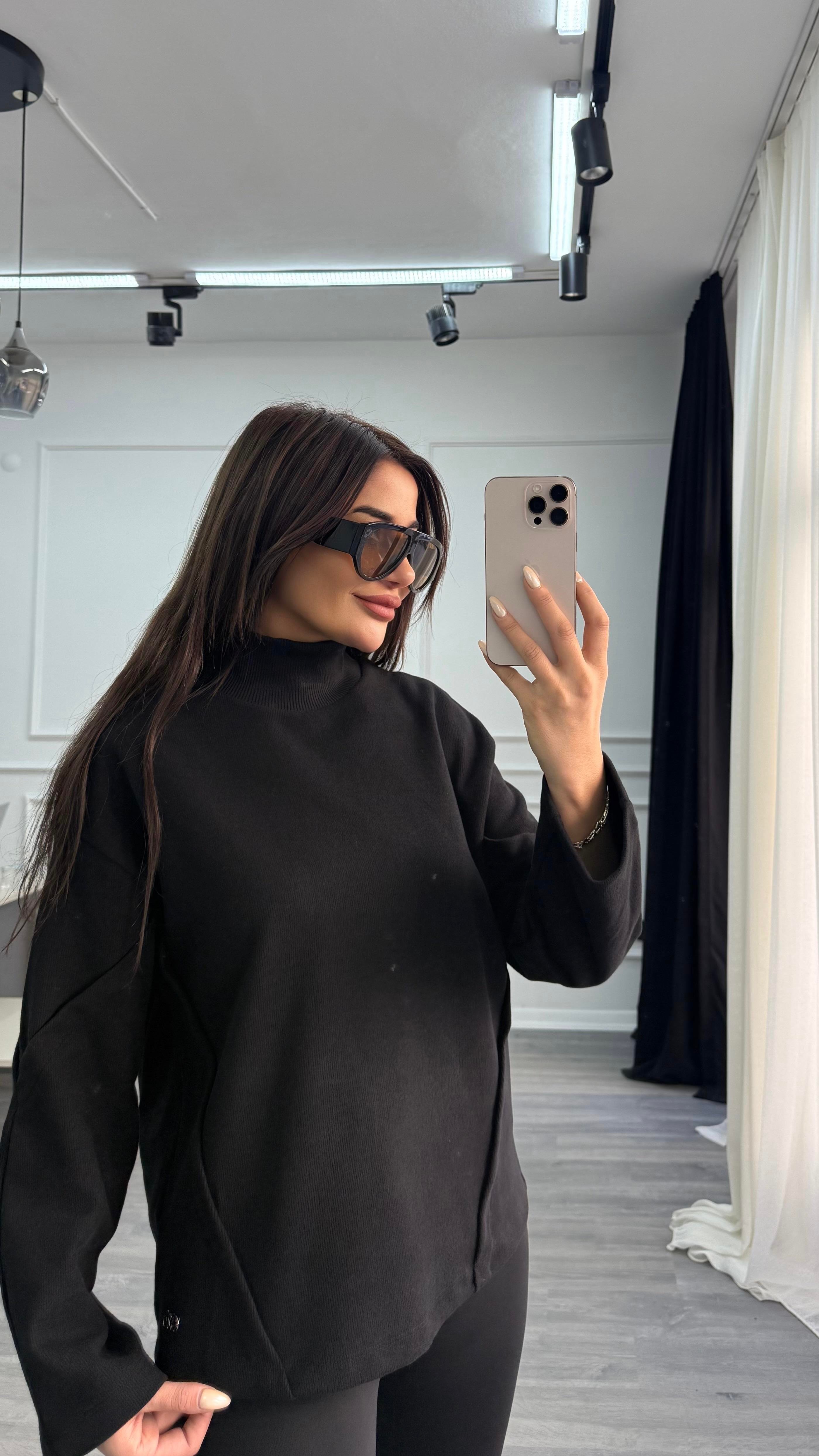 Siyah Dik Yaka Dikişli Sweatshirt 