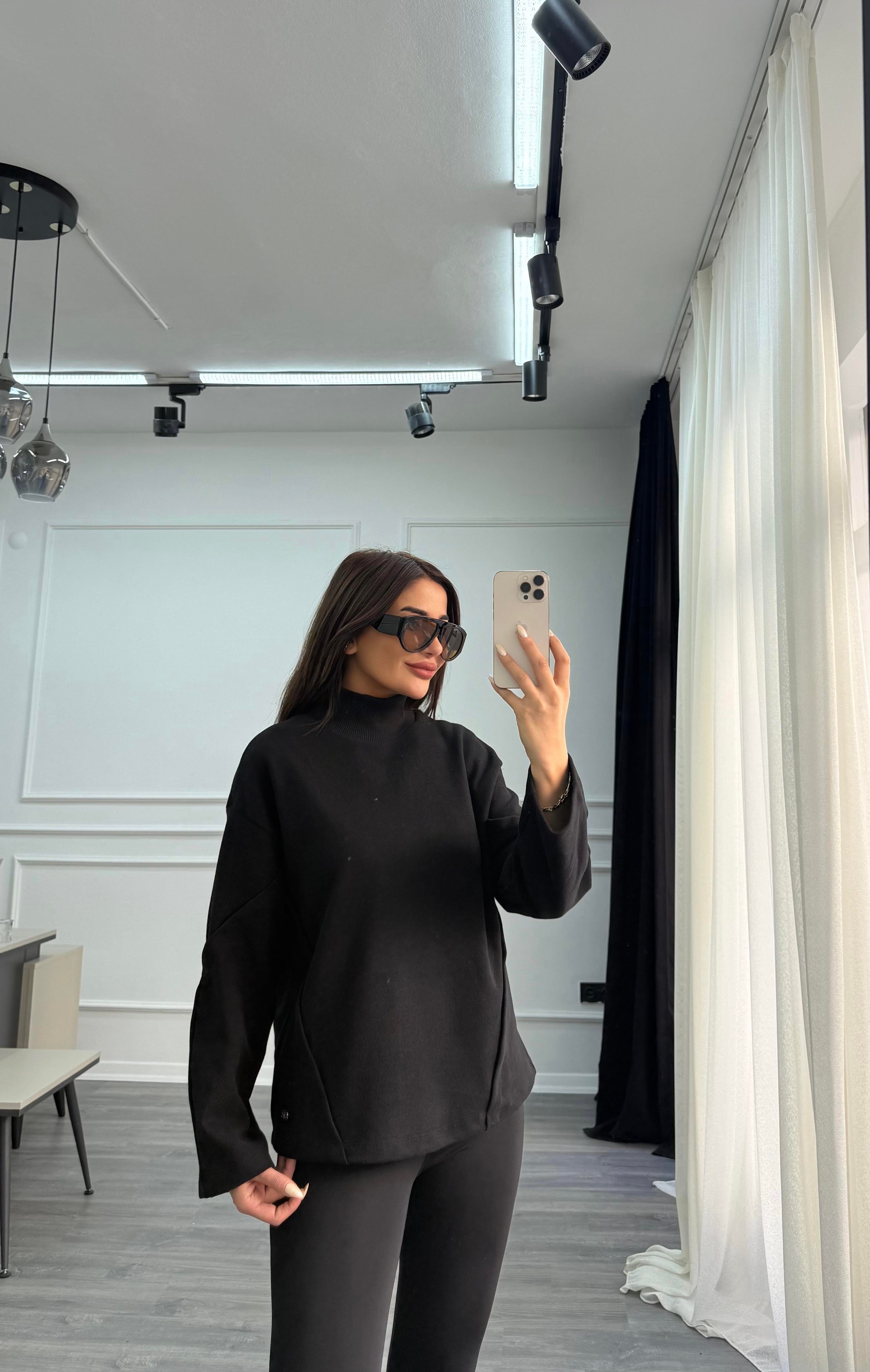 Siyah Dik Yaka Dikişli Sweatshirt 