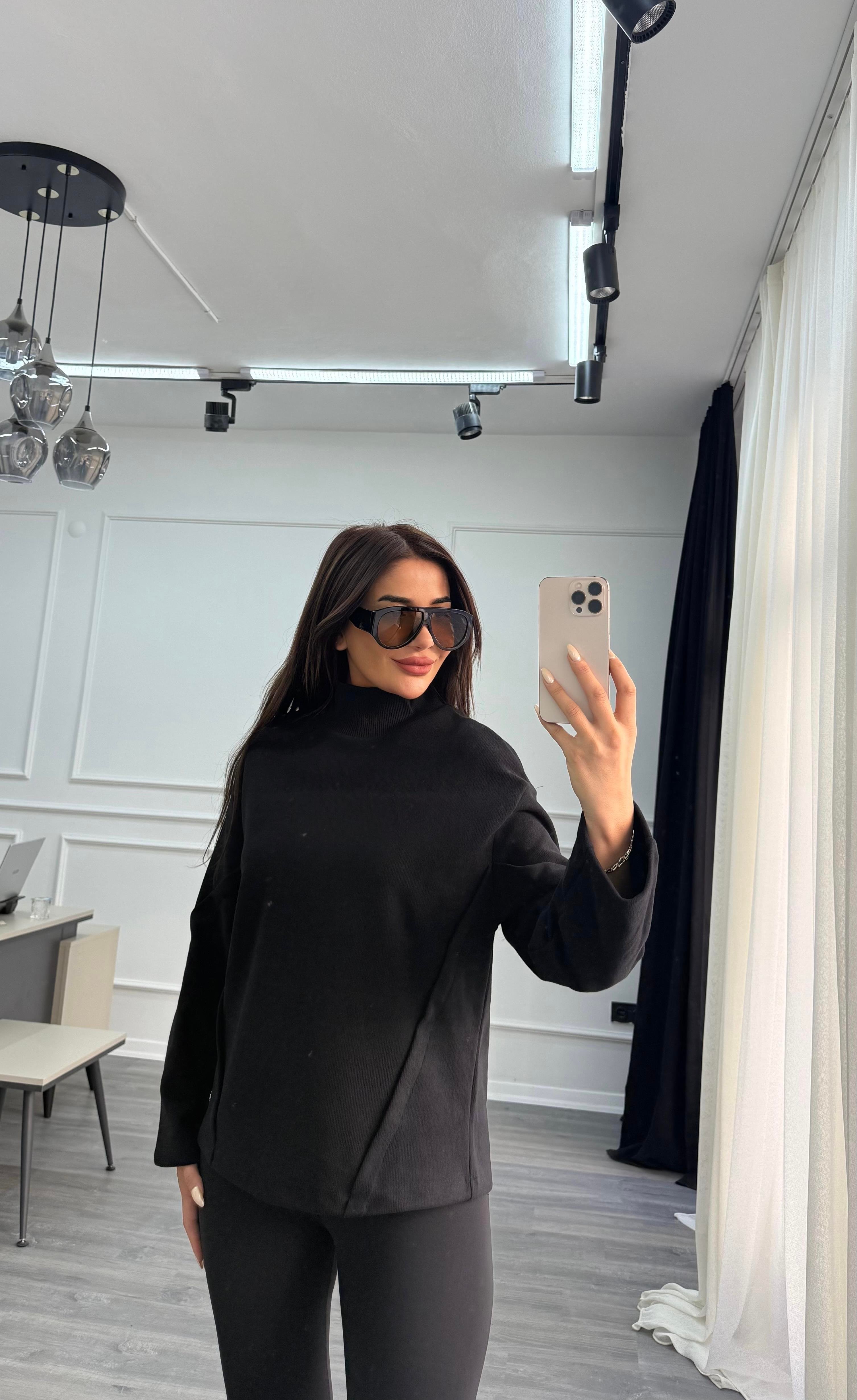 Siyah Dik Yaka Dikişli Sweatshirt 