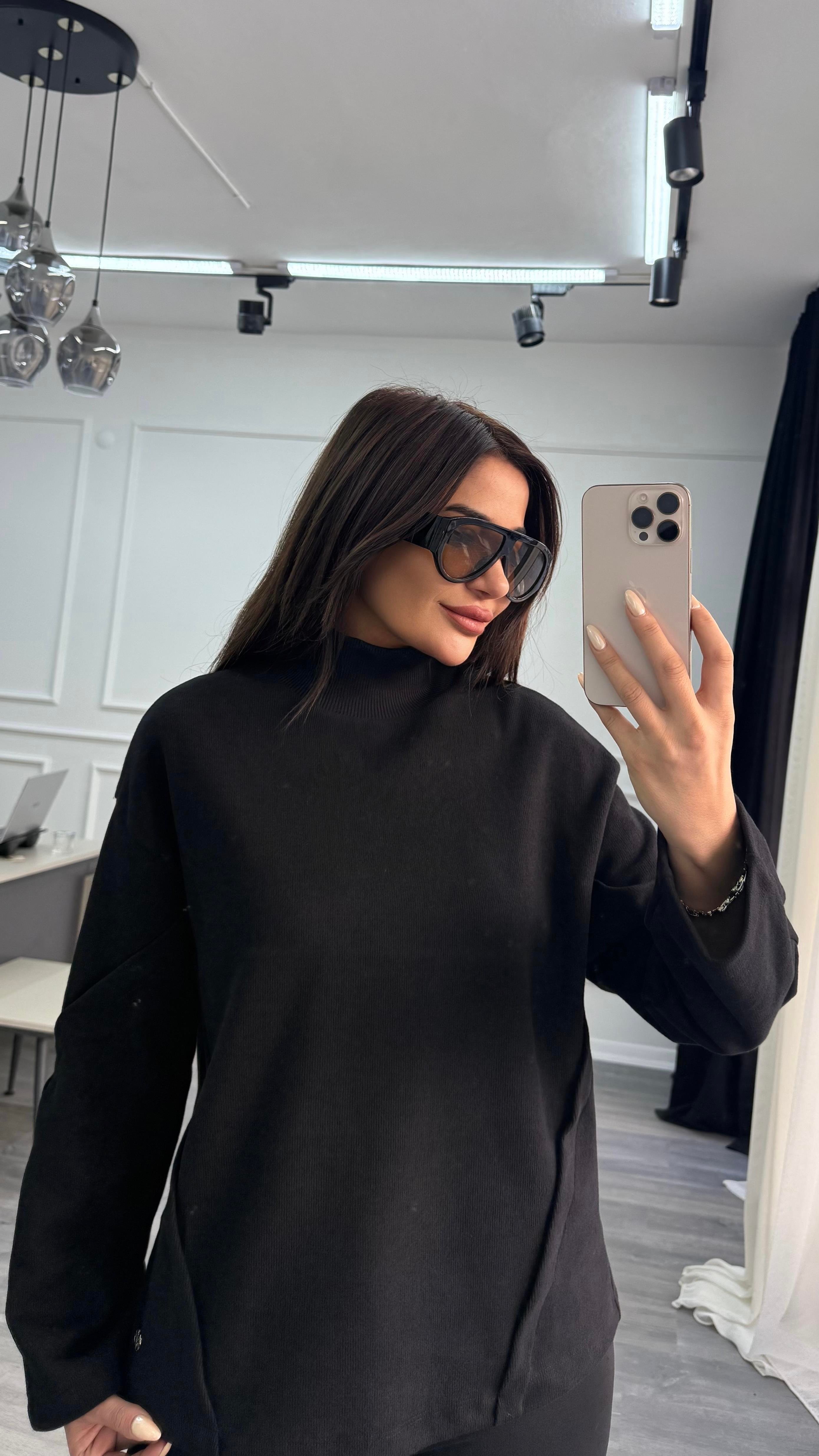 Siyah Dik Yaka Dikişli Sweatshirt 