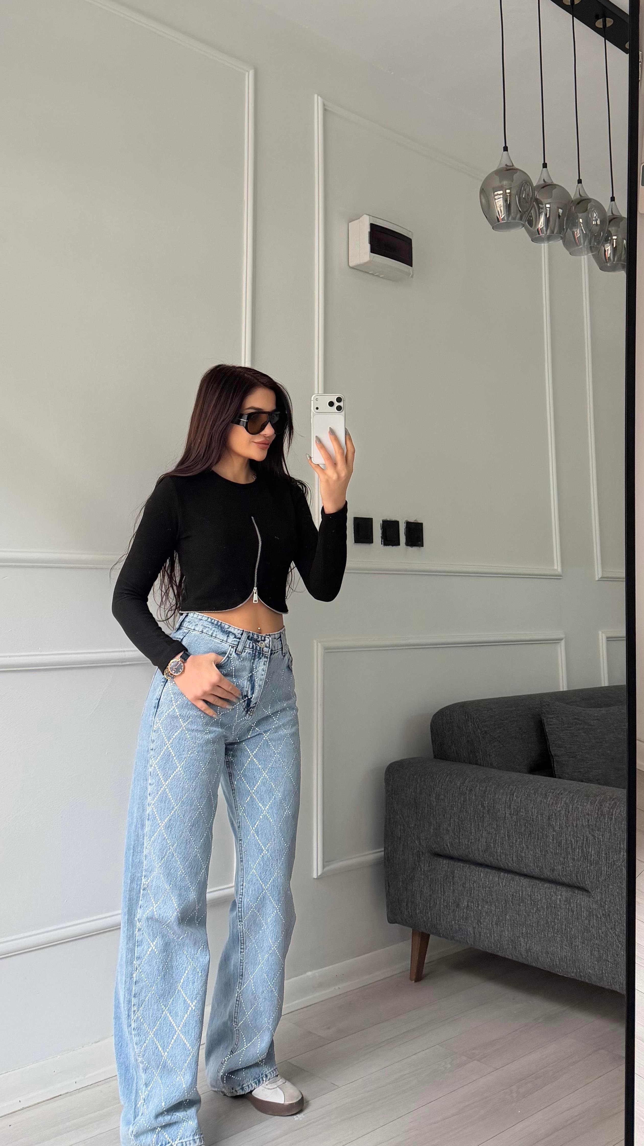 Siyah Fermuarlı Yumuşak Doklu Bluz