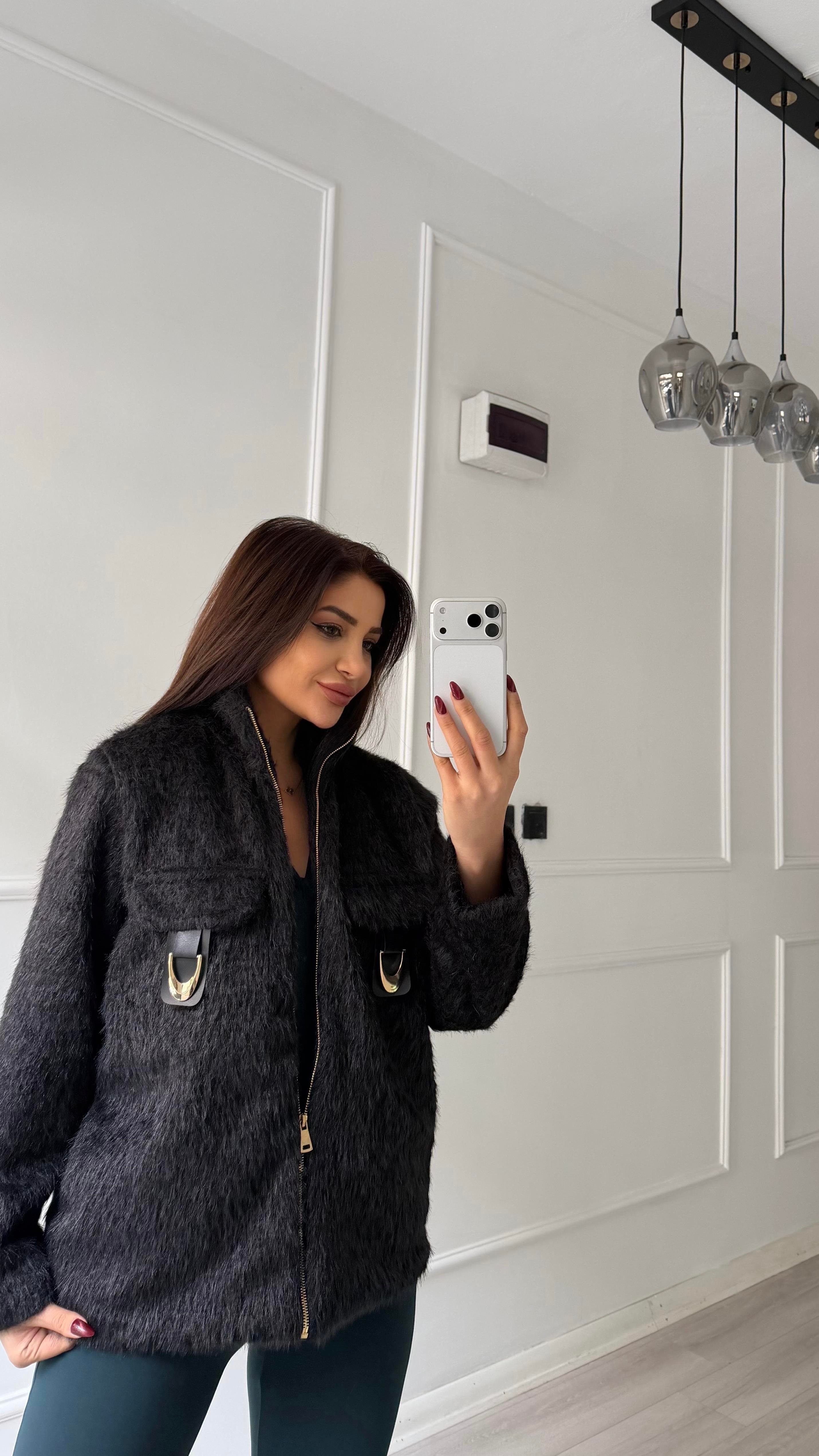 Siyah Gold Cep Detaylı Önü Fermuarlı Tüylü Ceket