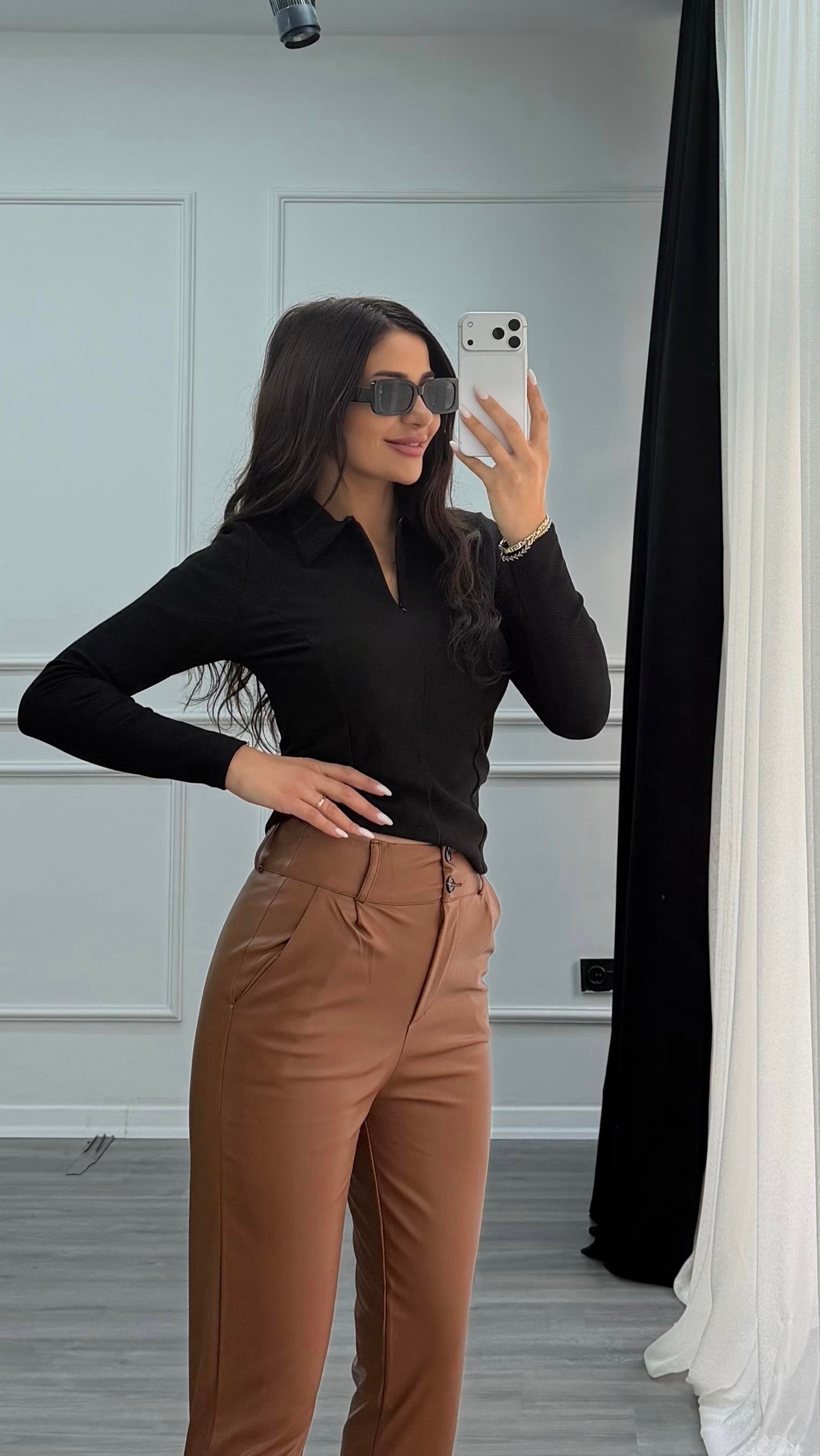 Siyah Polo Yaka Yarım Fermuarlı Esnek Bluz