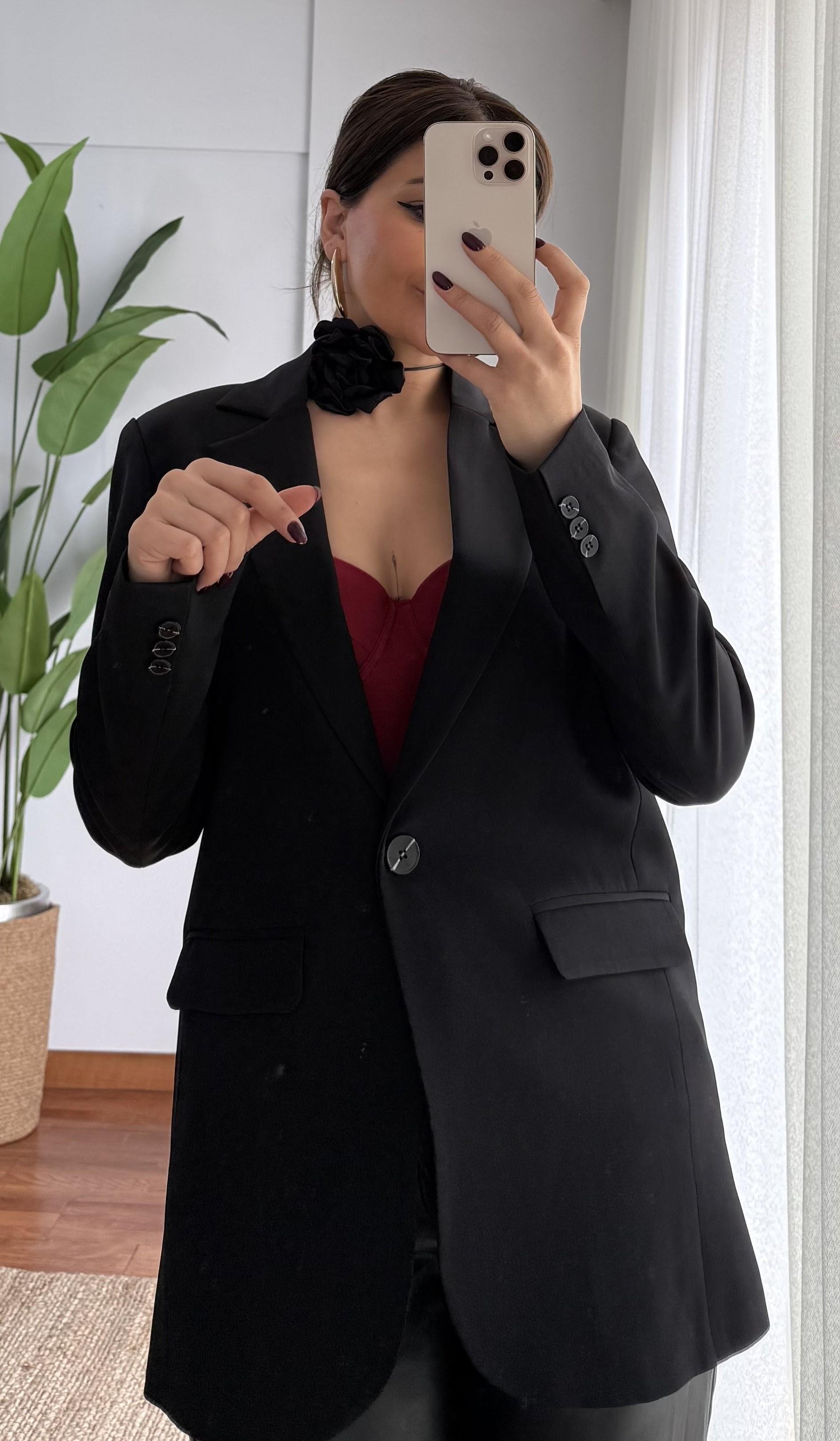 Siyah Renk Astarlı Vatkalı Tek Düğmeli Blazer Ceket