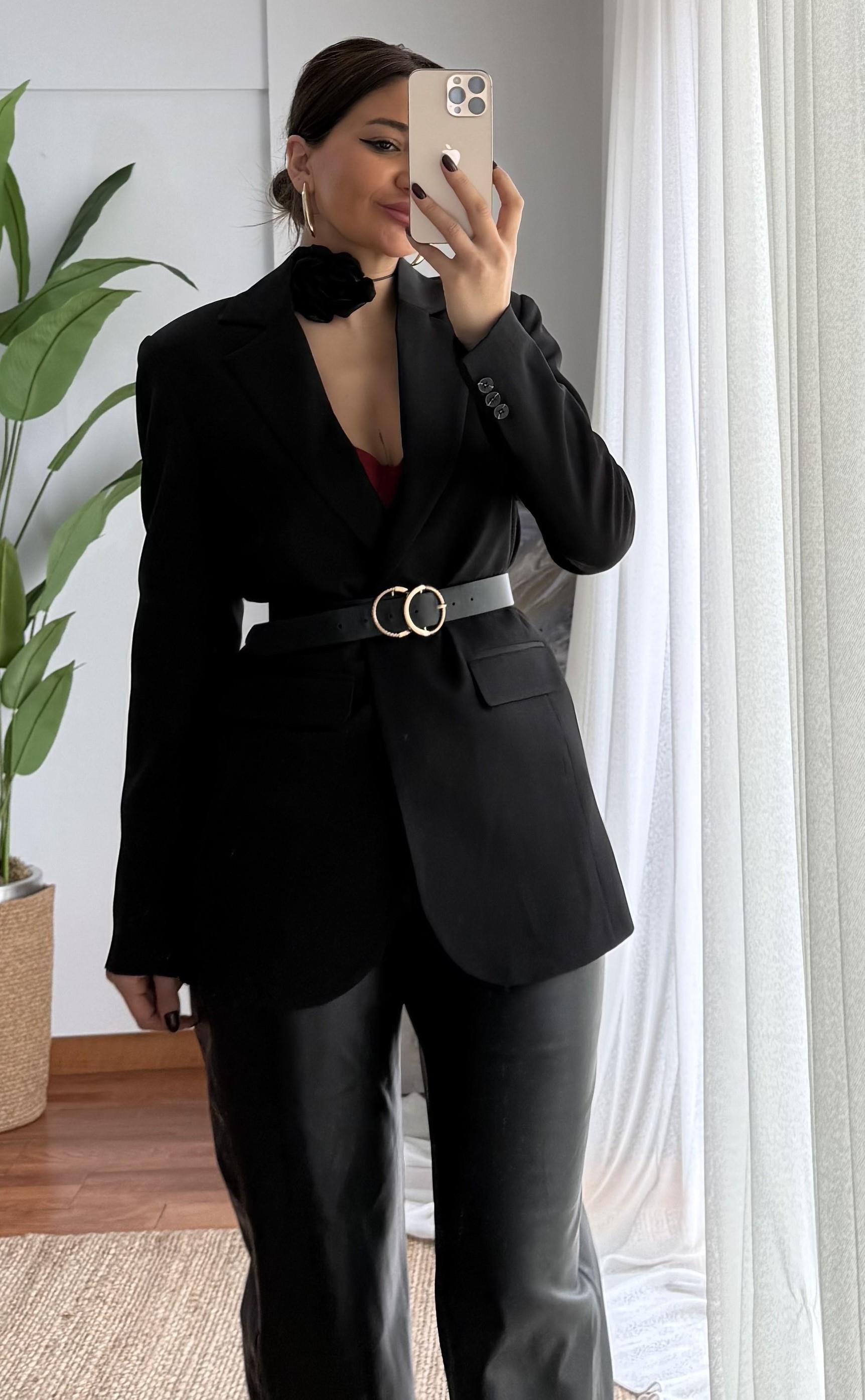 Siyah Renk Astarlı Vatkalı Tek Düğmeli Blazer Ceket