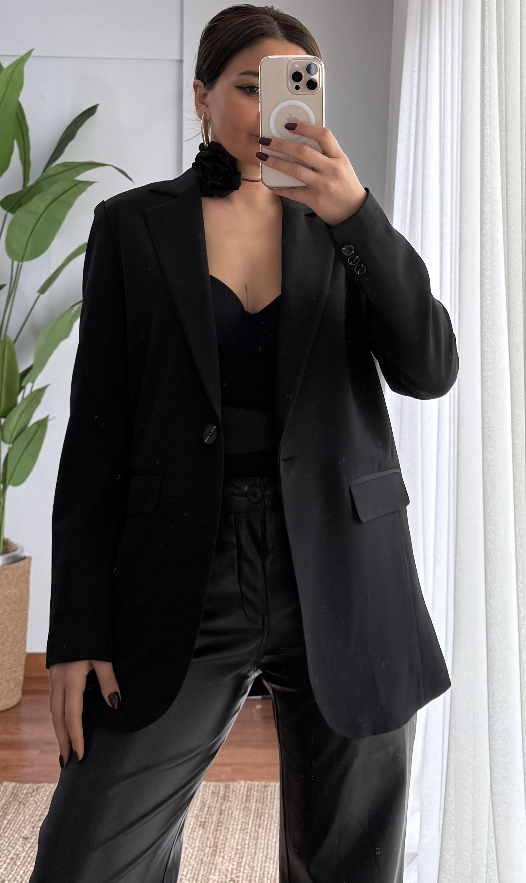 Siyah Renk Astarlı Vatkalı Tek Düğmeli Blazer Ceket