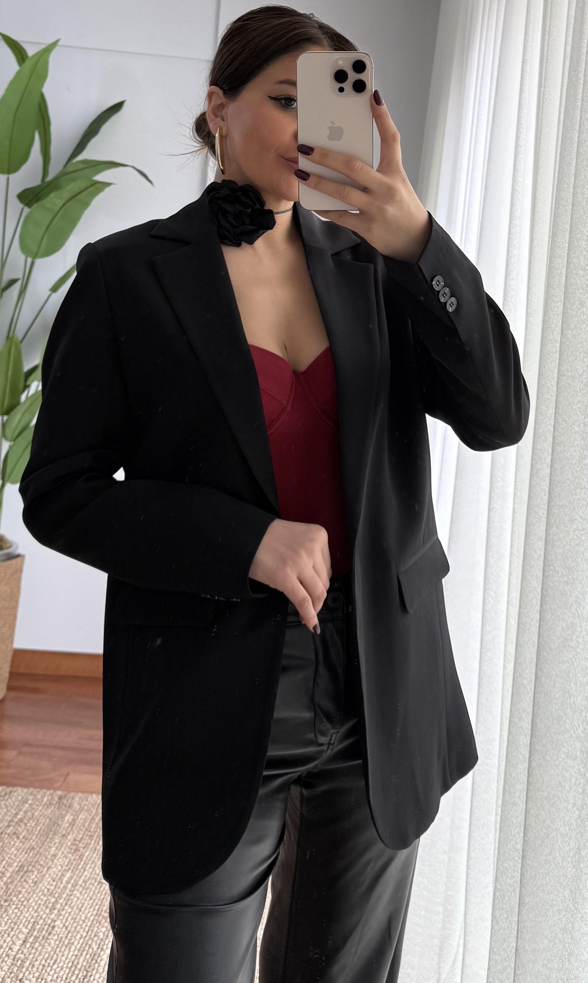 Siyah Renk Astarlı Vatkalı Tek Düğmeli Blazer Ceket