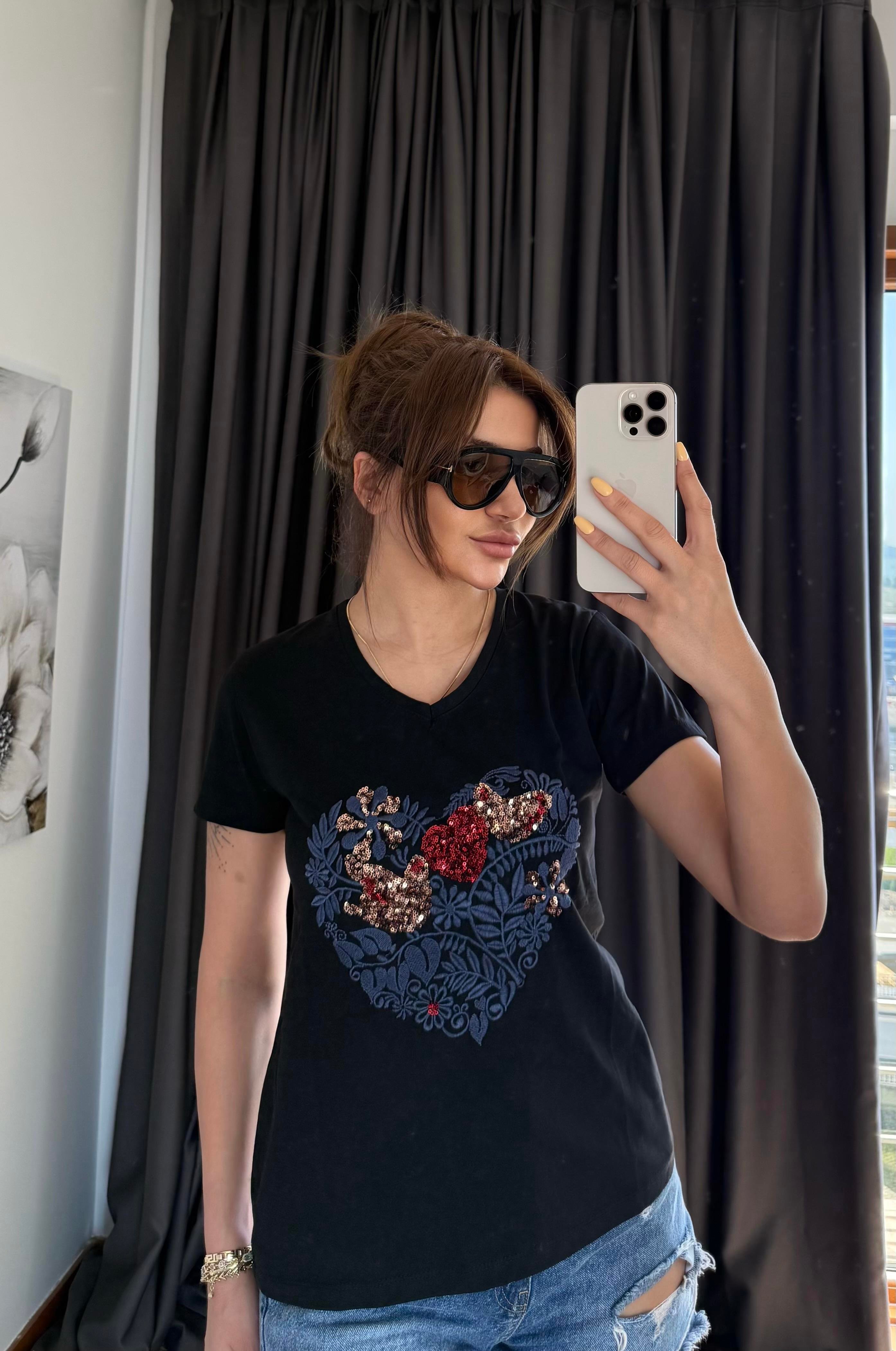 Siyah Yeni Sezon %100 Pamuk T-shirt-kalp Işlemeli
