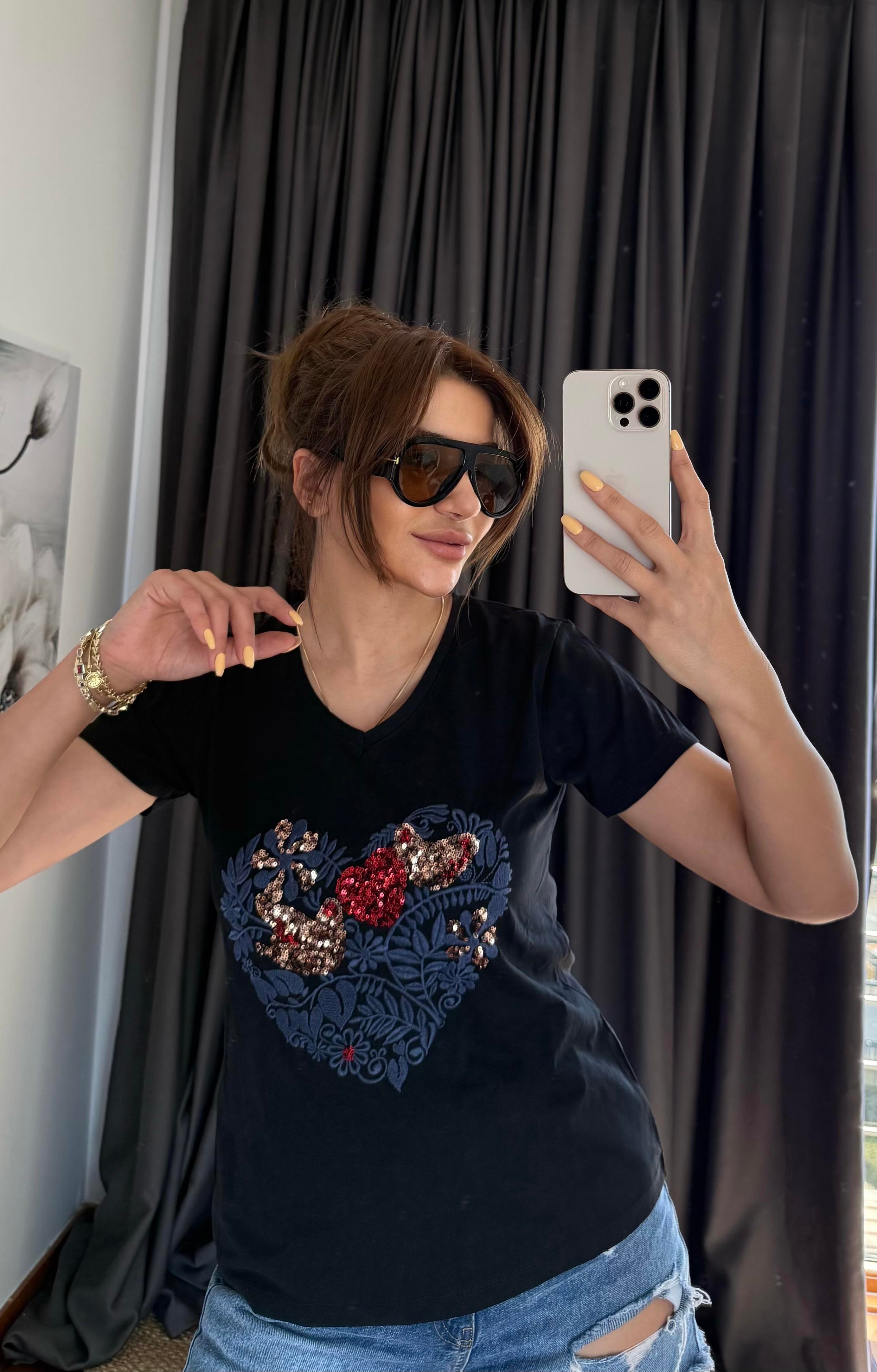 Siyah Yeni Sezon %100 Pamuk T-shirt-kalp Işlemeli
