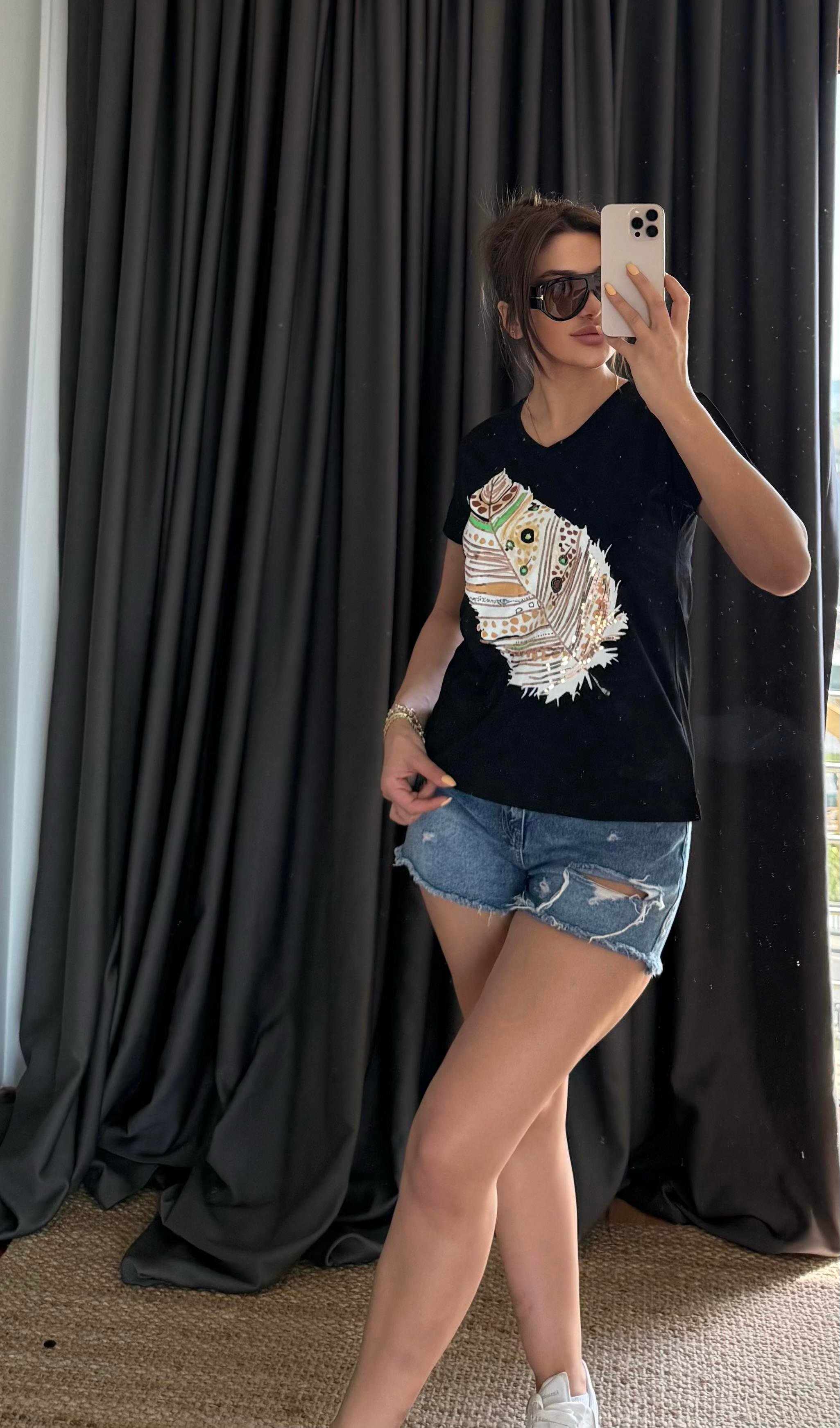 Siyah Yeni Sezon %100 Pamuk T-shirt-Yaprak Pul Payet İşlemeli