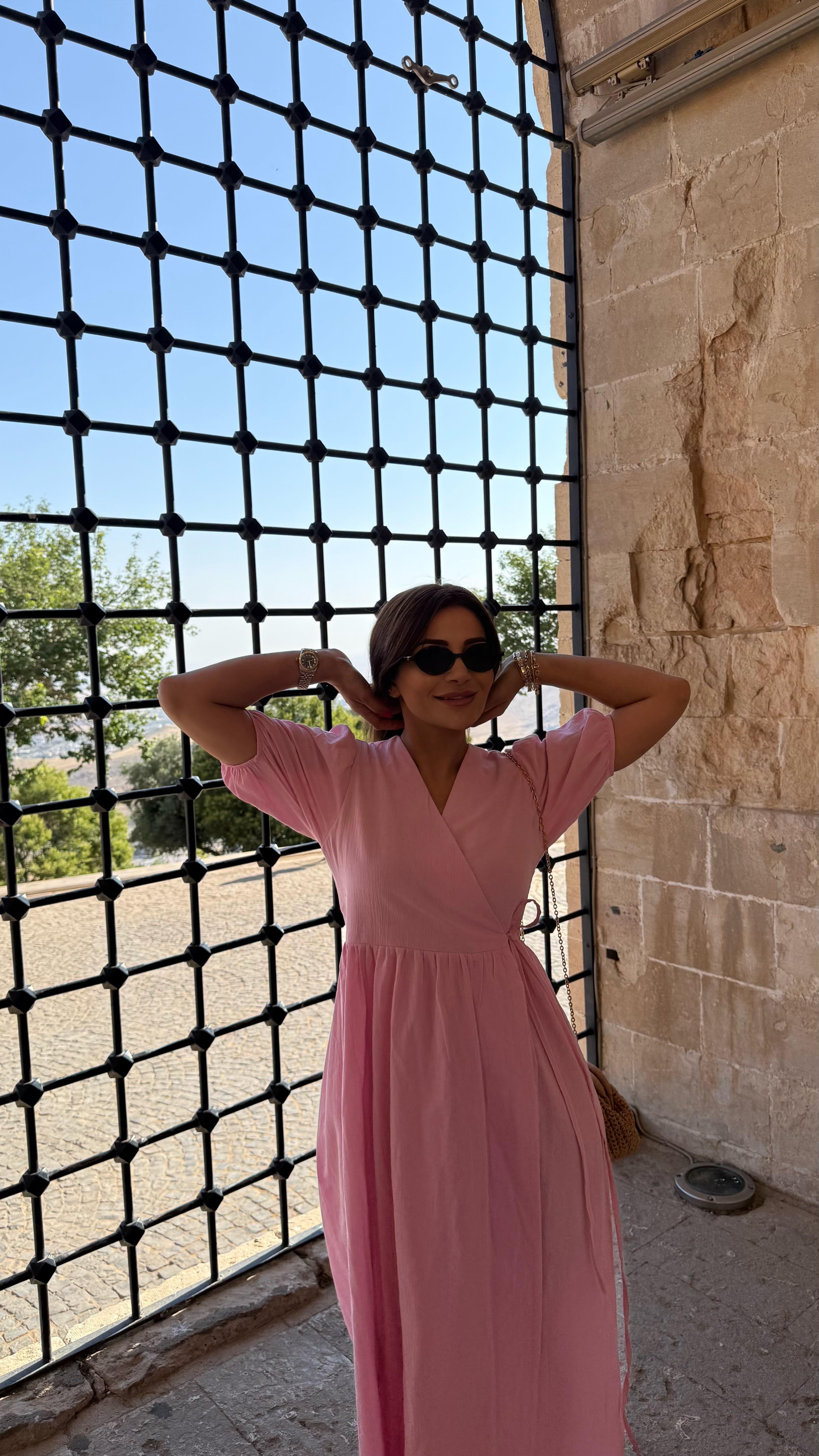V Yaka Belden Bağlamalı Müslin Elbise PEMBE