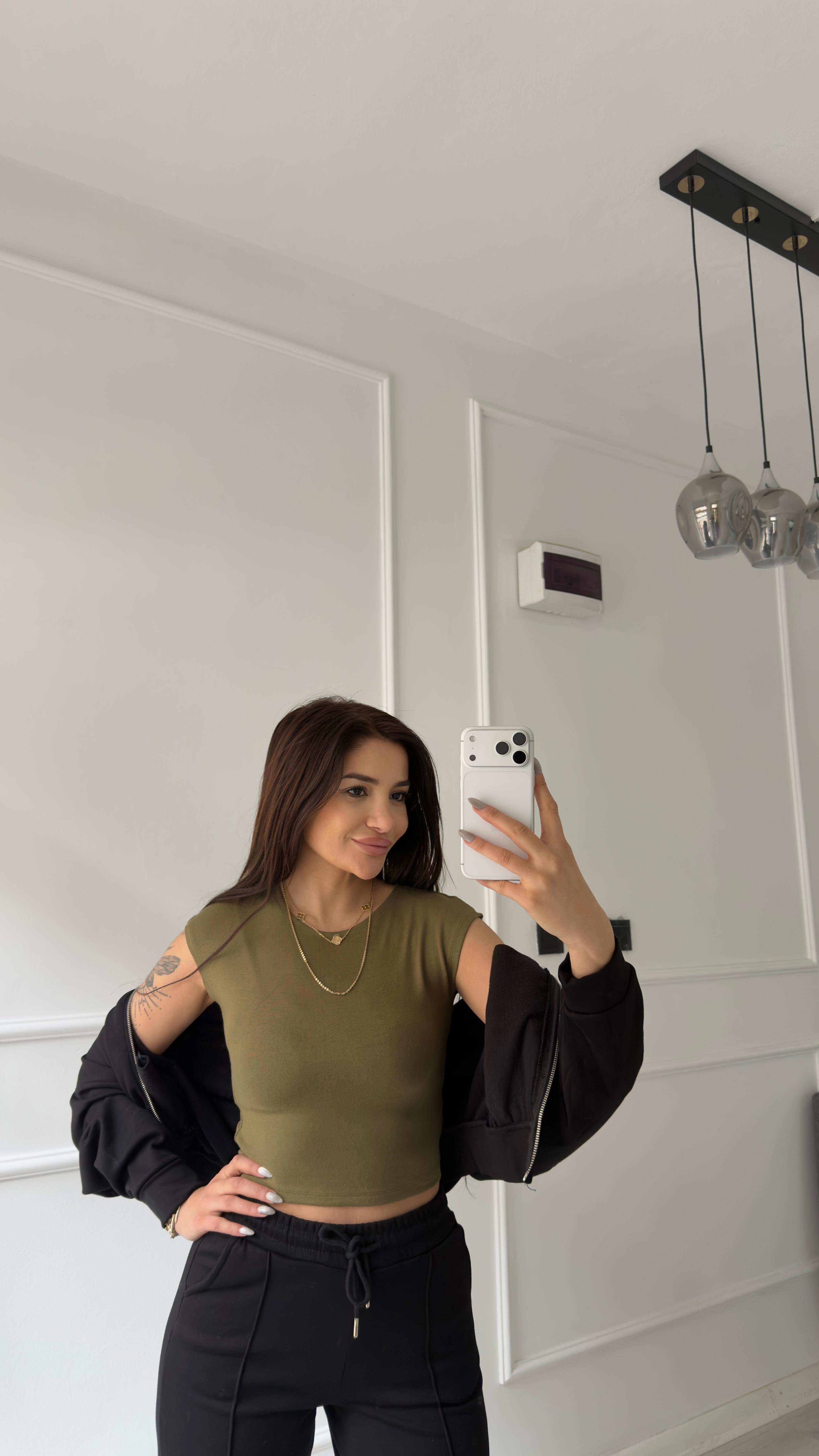 Yeşil Bisiklet Yaka Kısa Kollu Bluz