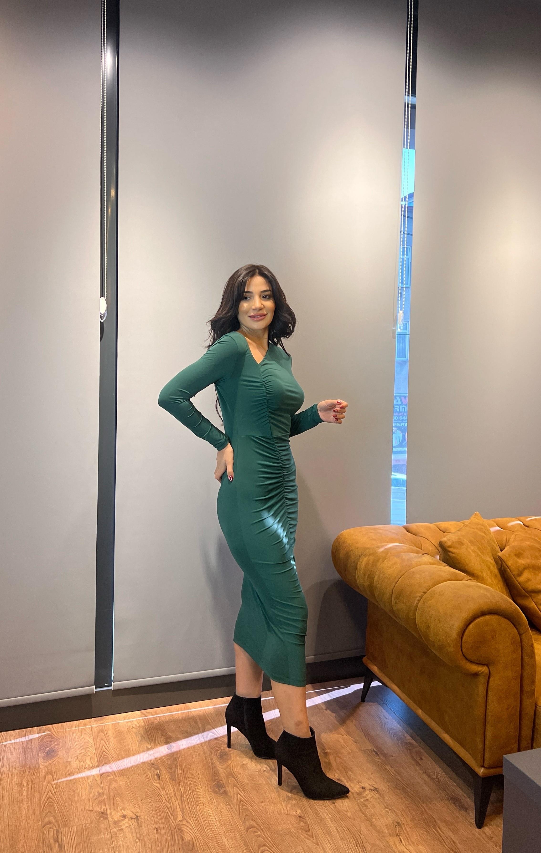 Yeşil Büzgülü Asimetrik Yaka Midi Örme Elbise