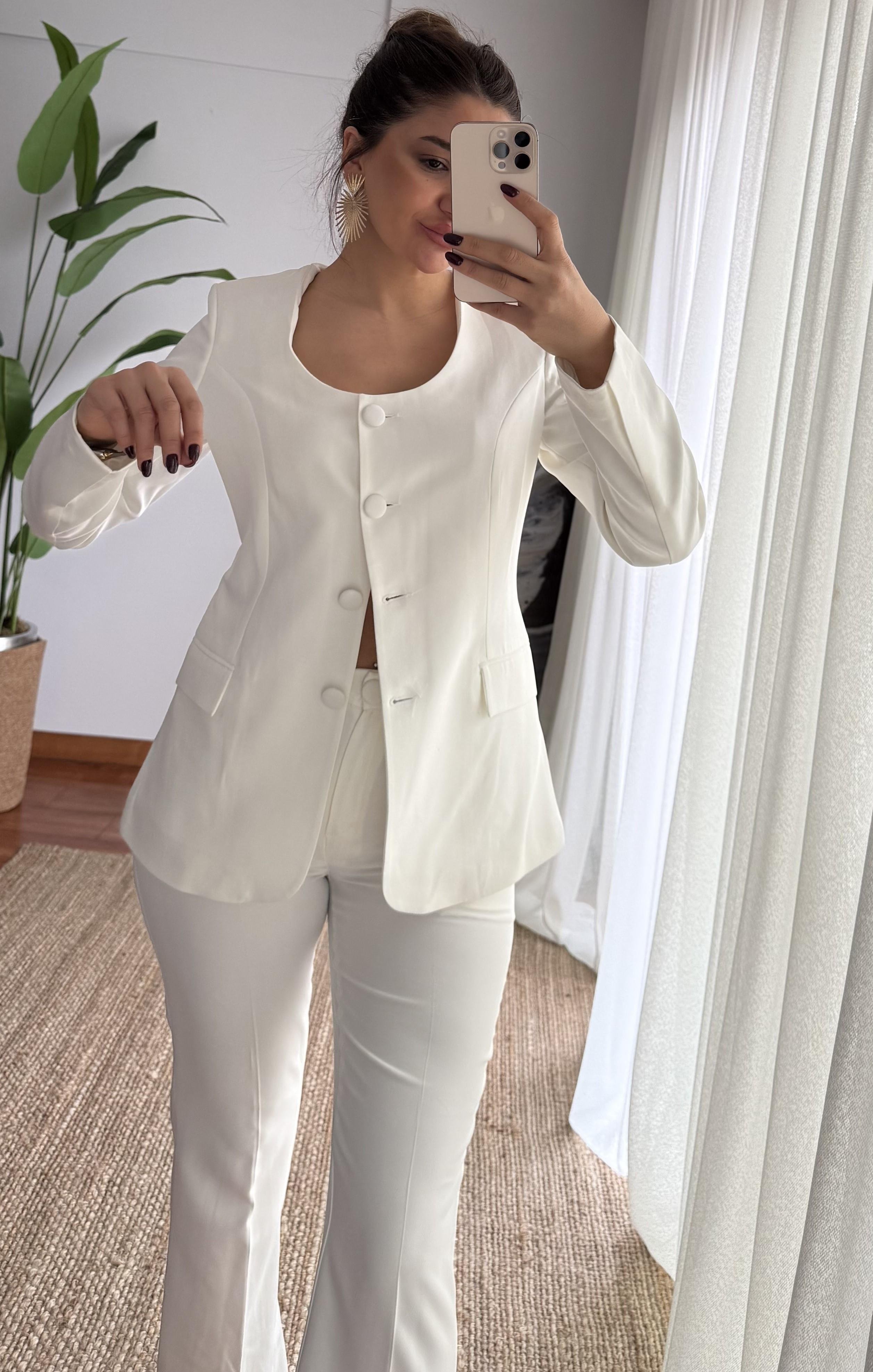Yuvarlak Yaka Ceketli Pantolon Takım-Beyaz