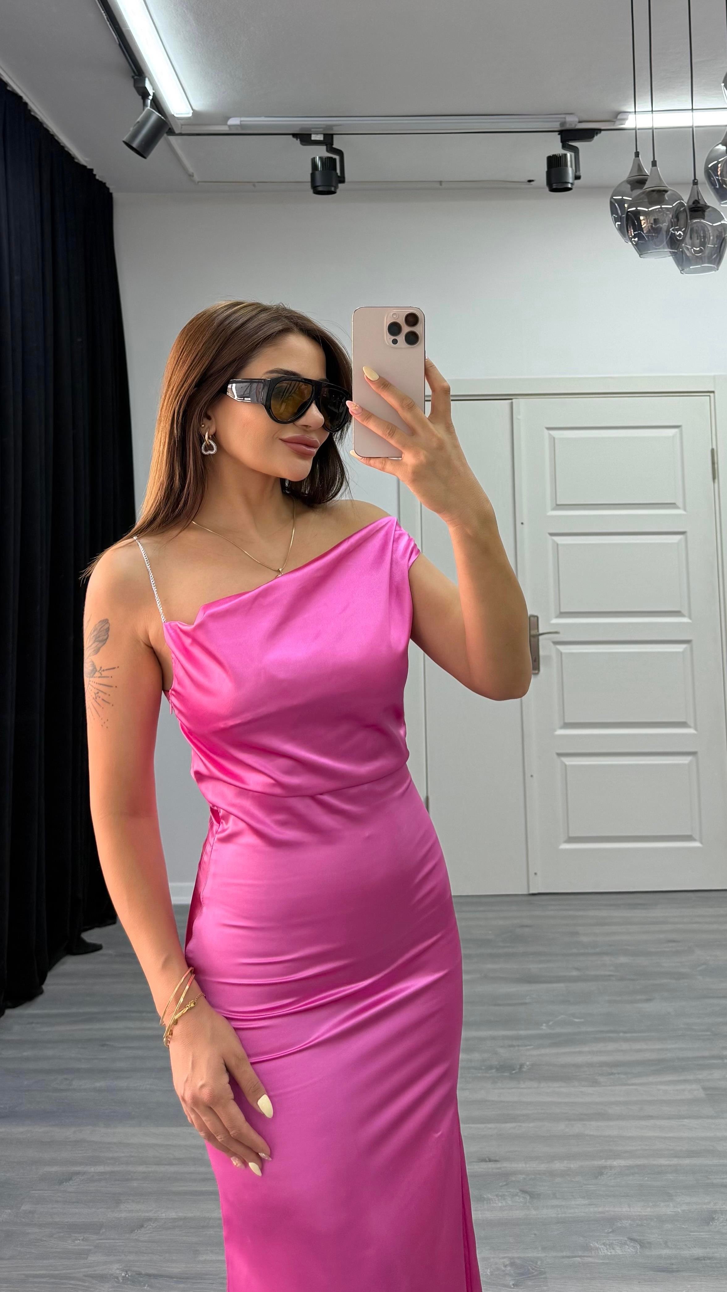 Zincir askılı asimetrik askılı Saten elbise- pembe 