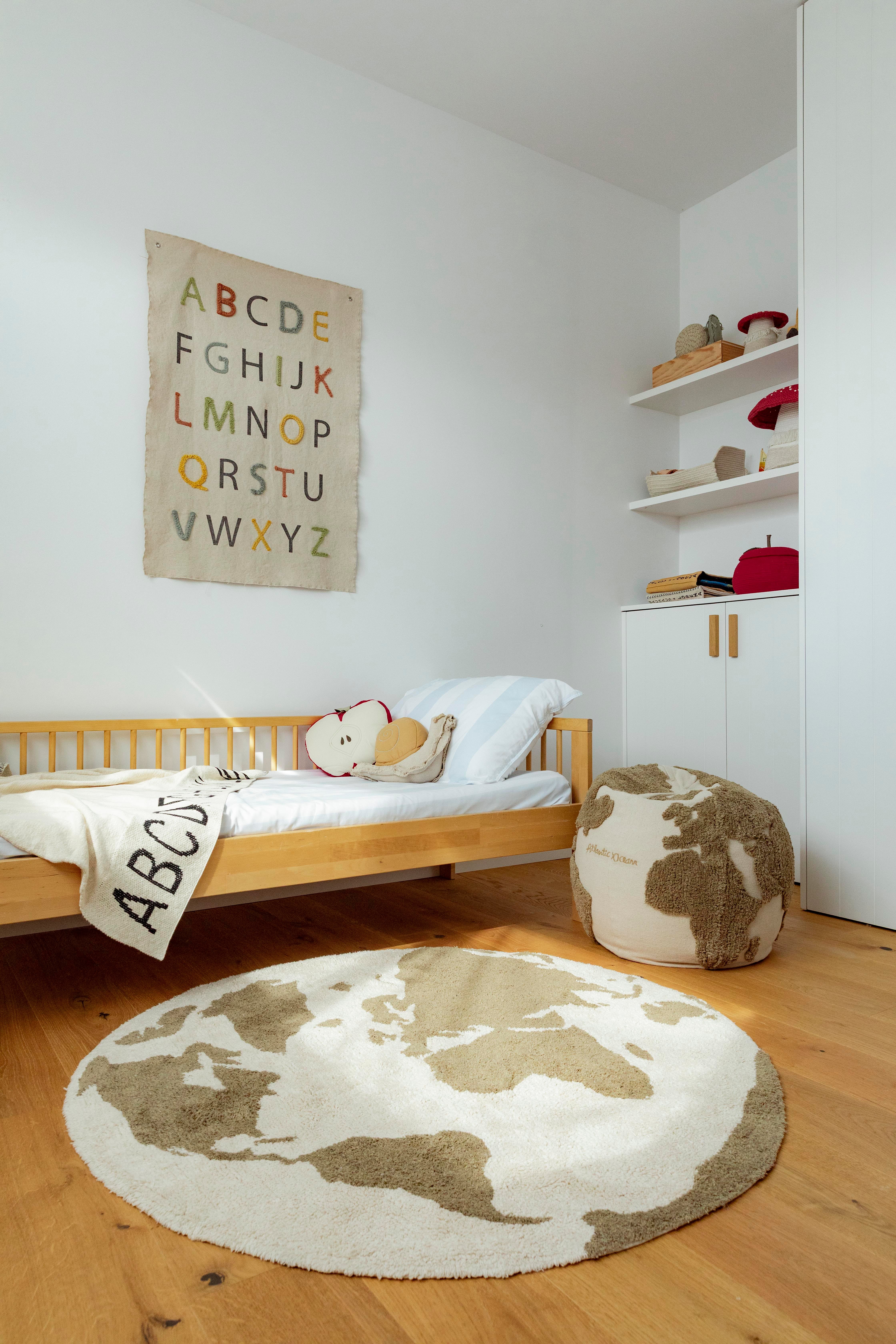 Lorena Canals Çocuk Odası Puf, World Map Rugcycled Kategorisiz Lorena Canals