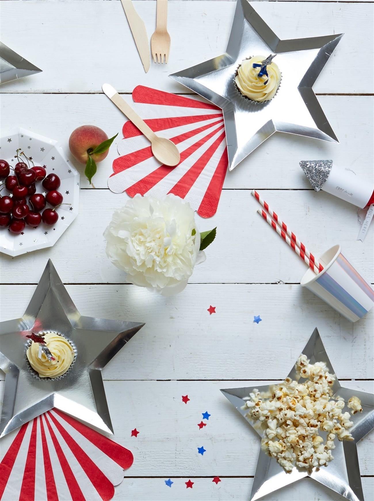 Meri Meri - Silver Foil Star Plates - Gümüş Folyo Yıldız Tabak