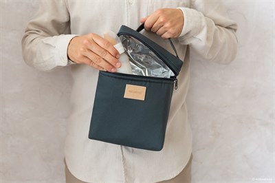Nobodinoz Baby On the Go Su Geçirmez Beslenme Çantası, Carbon Blue Çocuk Çantası