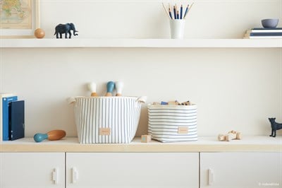 Nobodinoz Little Django Oyuncak Çantası, Blue Thin Stripes /Natural Oyuncak Çantası