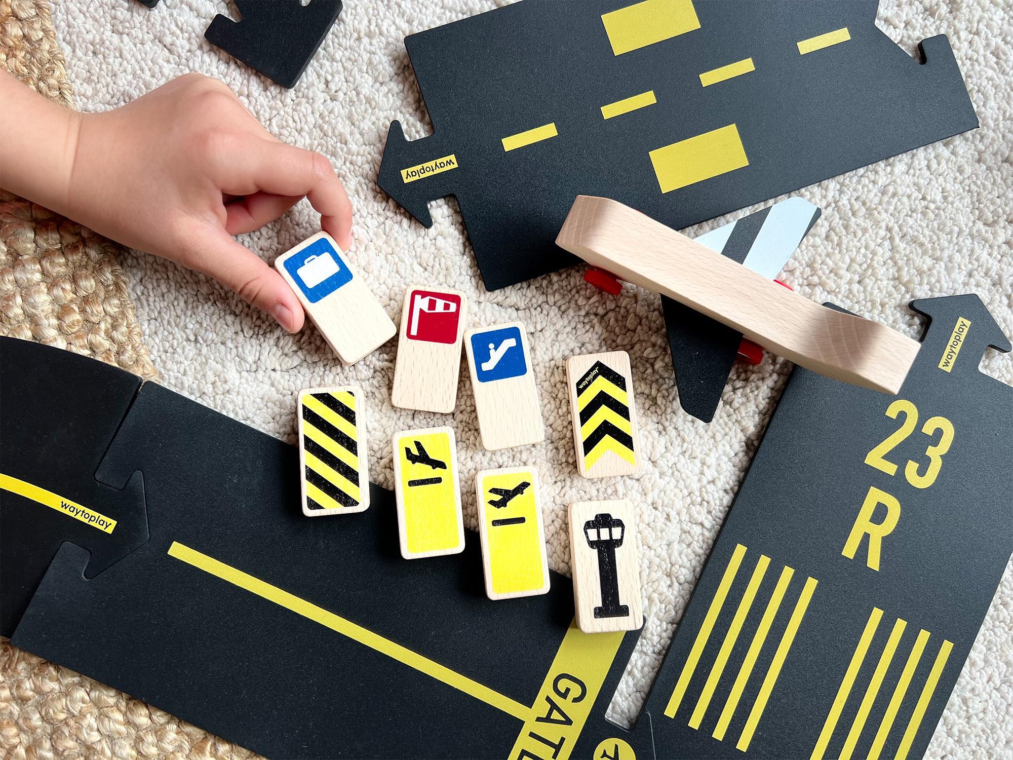 Waytplay - Roadblocks Set Airport Signs