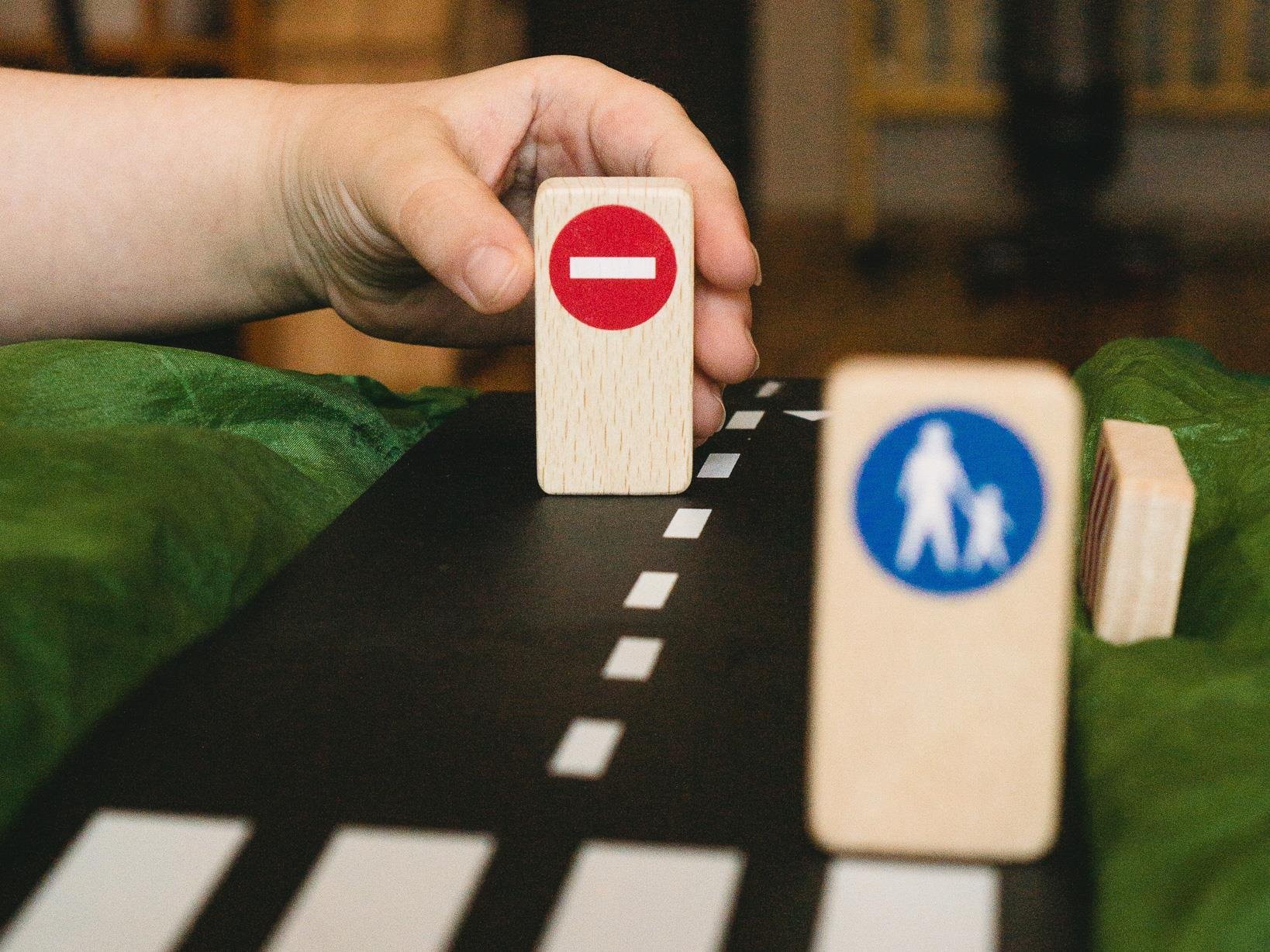 Waytplay - Roadblocks Set Traffic Signs