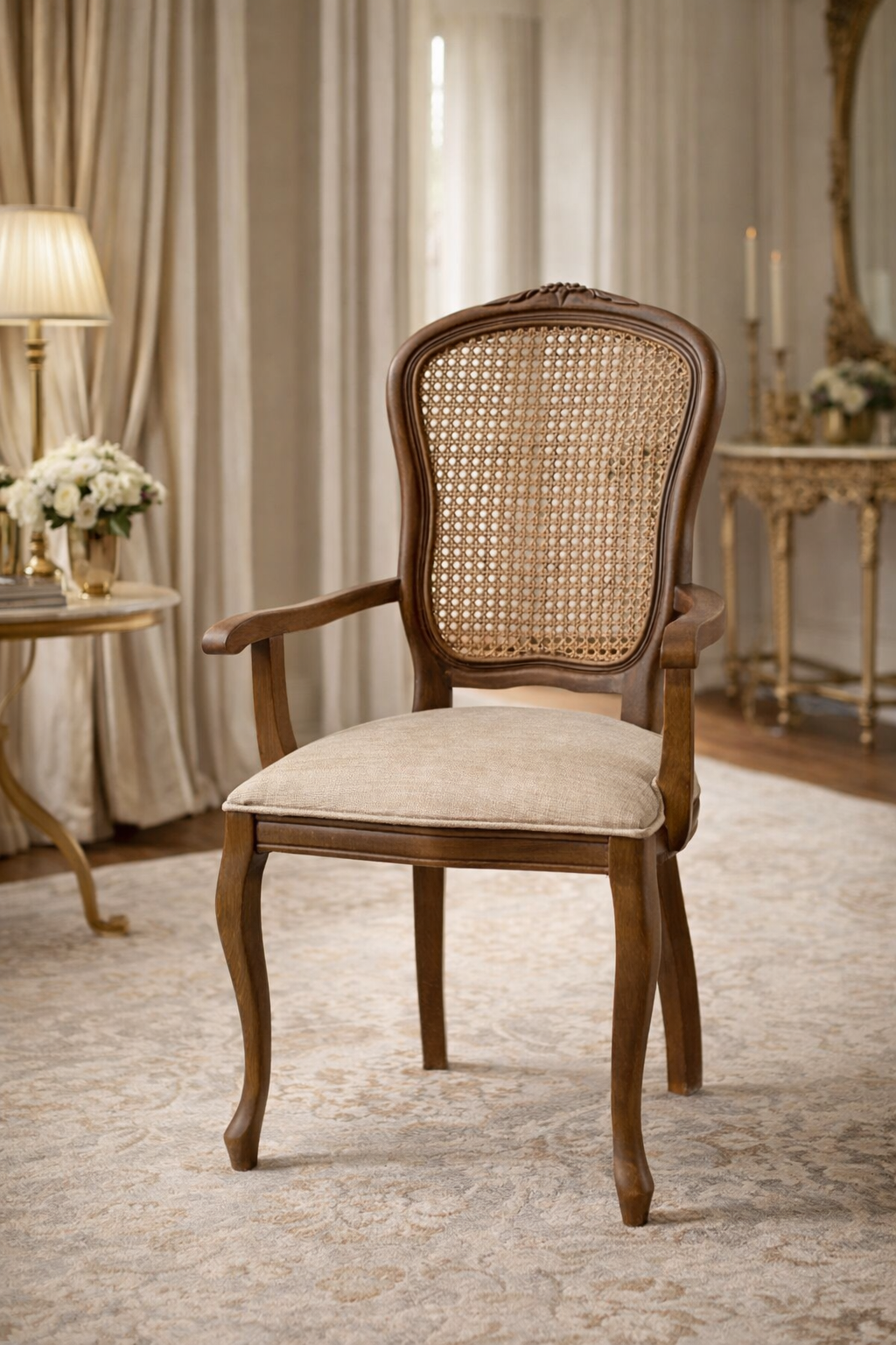 Afore Doğal Ahşap Kayın Ceviz Renk Hazeranlı Kolçaklı Sandalye Detaylı İşçilik Modern Şık Tasarım