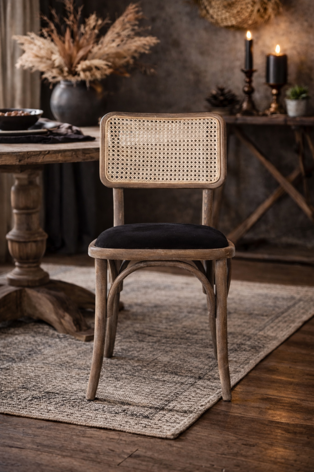 Bodwen Doğal Kayın Ahşap Krem Hazeranlı Masif Eskitme Sandalye Detaylı İşçilik Modern Şık Tasarım