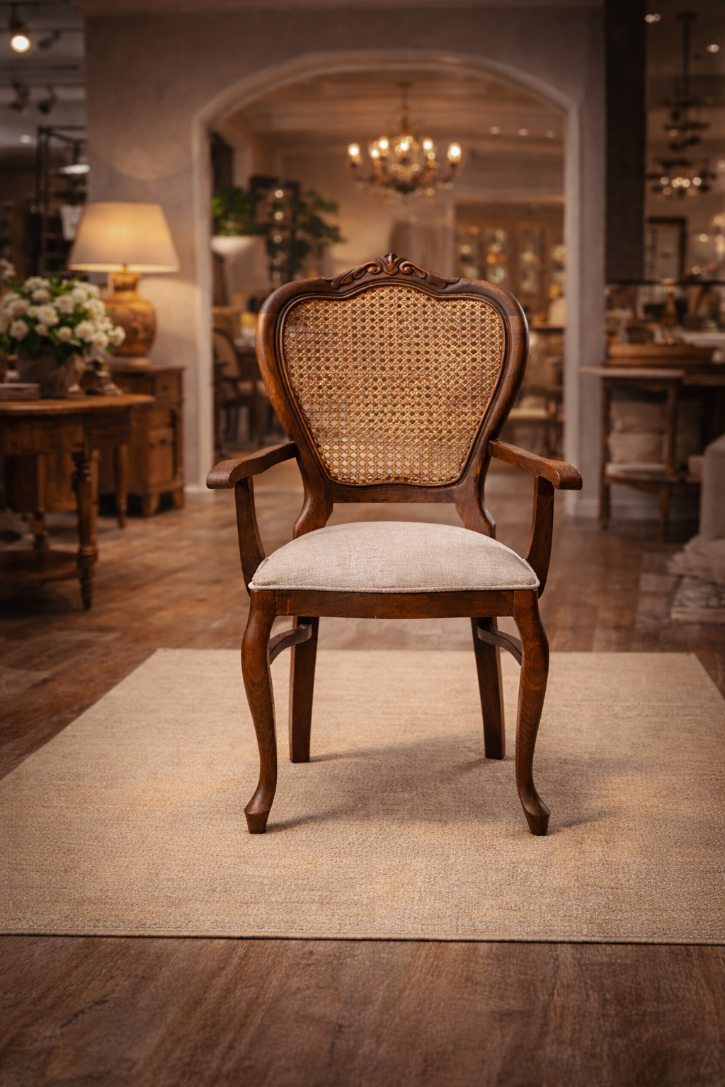 Boyne Doğal Ahşap Kayın Ceviz Renk Hazeranlı Kolçaklı Sandalye Detaylı İşçilik Modern Şık Tasarım