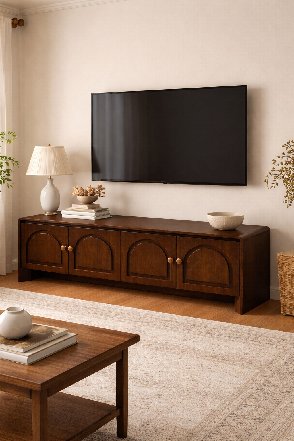 Liora Ahşap TV Ünitesi – Yuvarlatılmış Kapaklı Alçak Salon Konsolu – 190 × 43 × 59 cm