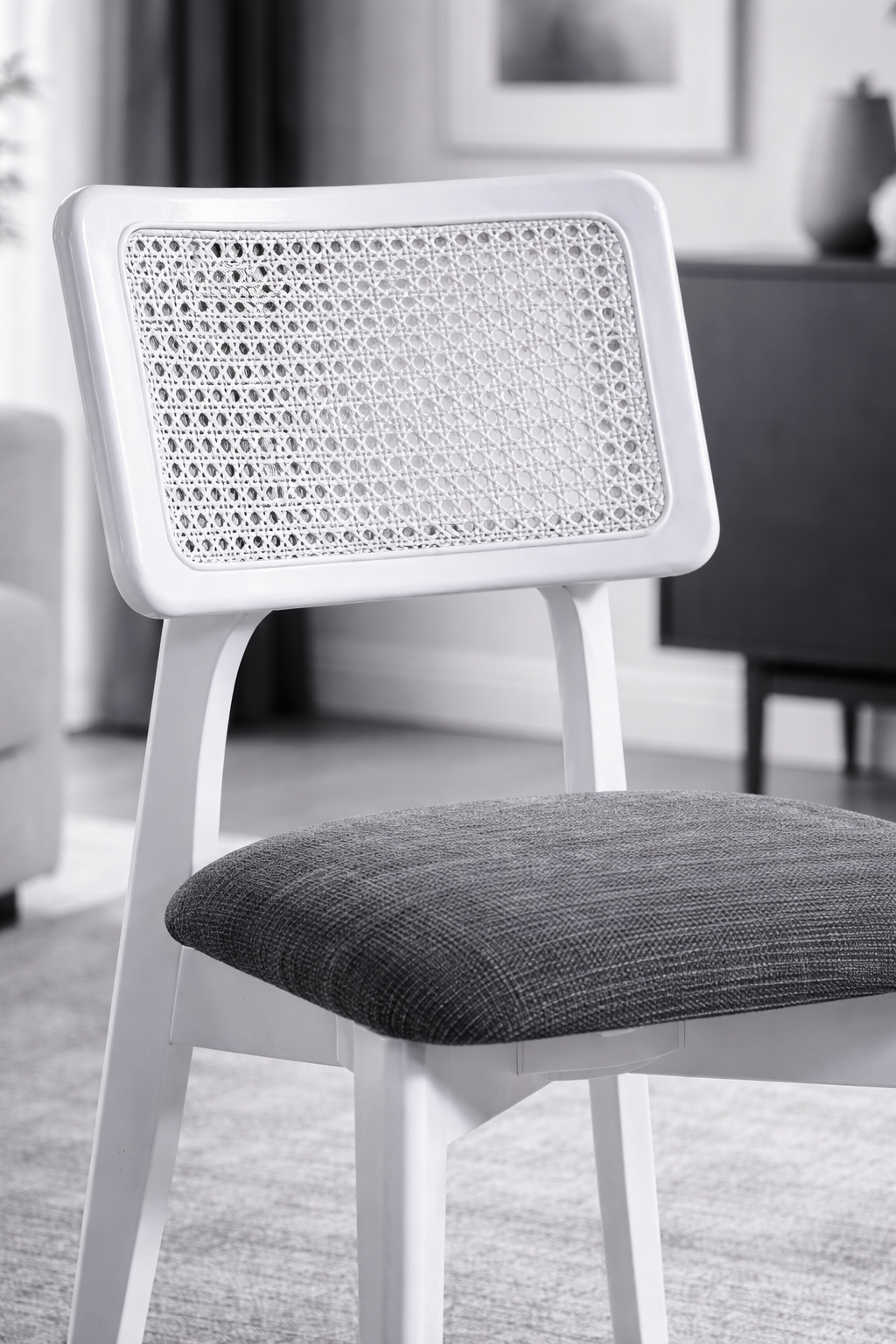 Melodi Doğal Ahşap Kayın Beyaz Renk Hazeranlı Sandalye Detaylı İşçilik Modern Şık Tasarım