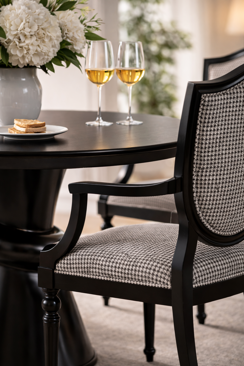 Piton Yuvarlak Mutfak Masası Takımı 120×120 | Siyah Ahşap Yemek Masası Takımı – 2026