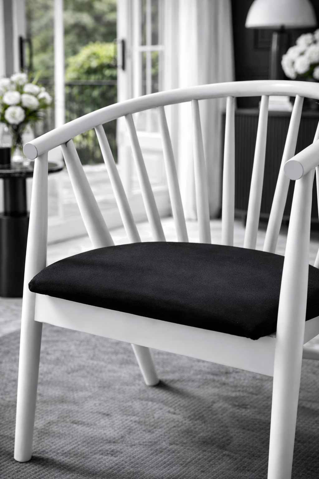 Rizoma Natural Ahşap Beyaz Renk Kayın Sandalye Siyah Döşemeli Detaylı İşçilik Modern Şık Tasarım