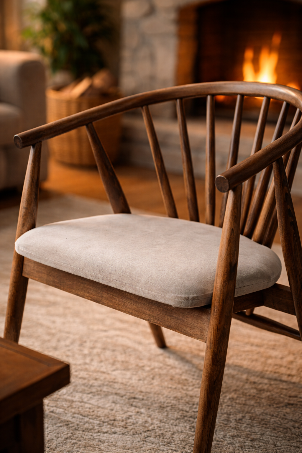 Rizoma Natural Ahşap Ceviz Renk Kayın Sandalye Krem Döşemeli Detaylı İşçilik Modern Şık Tasarım