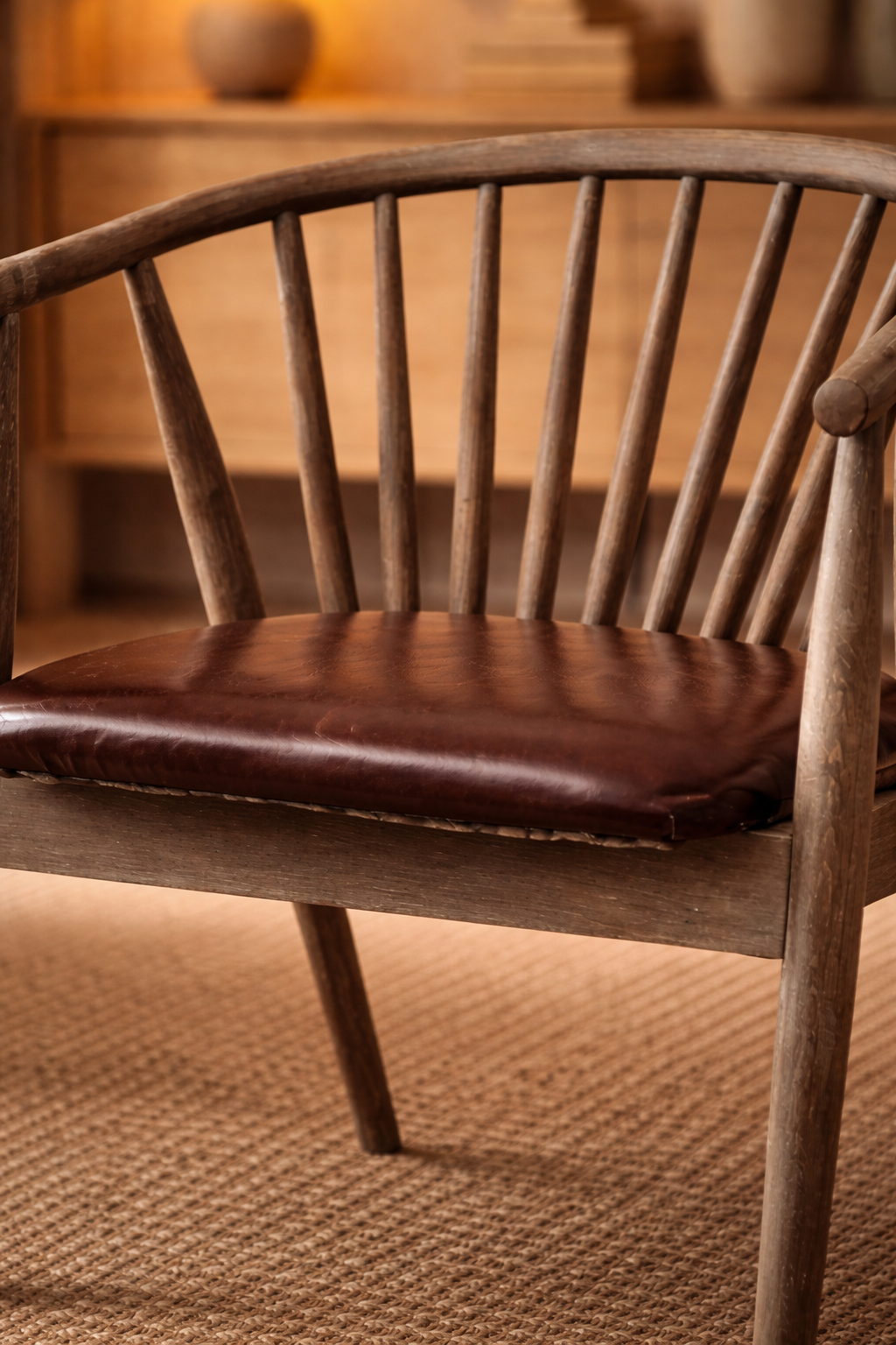 Rizoma Natural Ahşap Masif Eskitme Kayın Sandalye Kahverengi Deri Döşemeli Detaylı İşçilik Modern Şık Tasarım