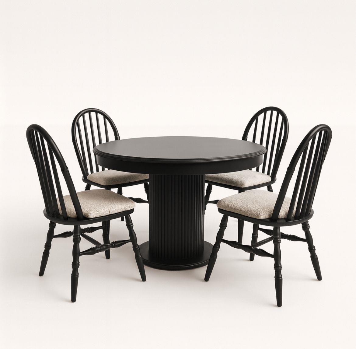 Siyah Açılır Yuvarlak Masa Takımı 100×100 – 135 cm | Kayın Torna Ayaklı Sandalyeli Modern Yemek Masası