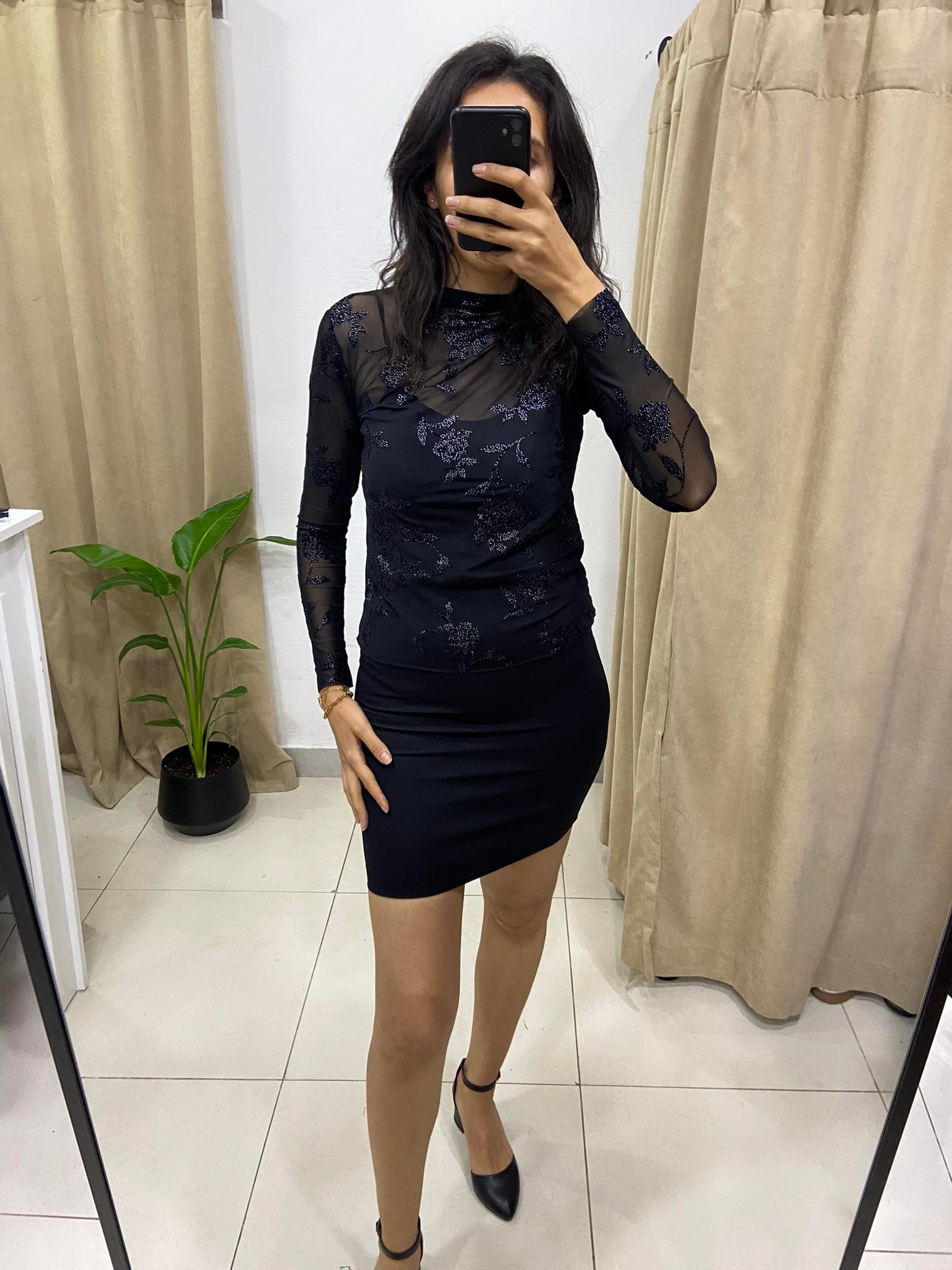 Kadife Gül Kabartmalı Siyah Bluz