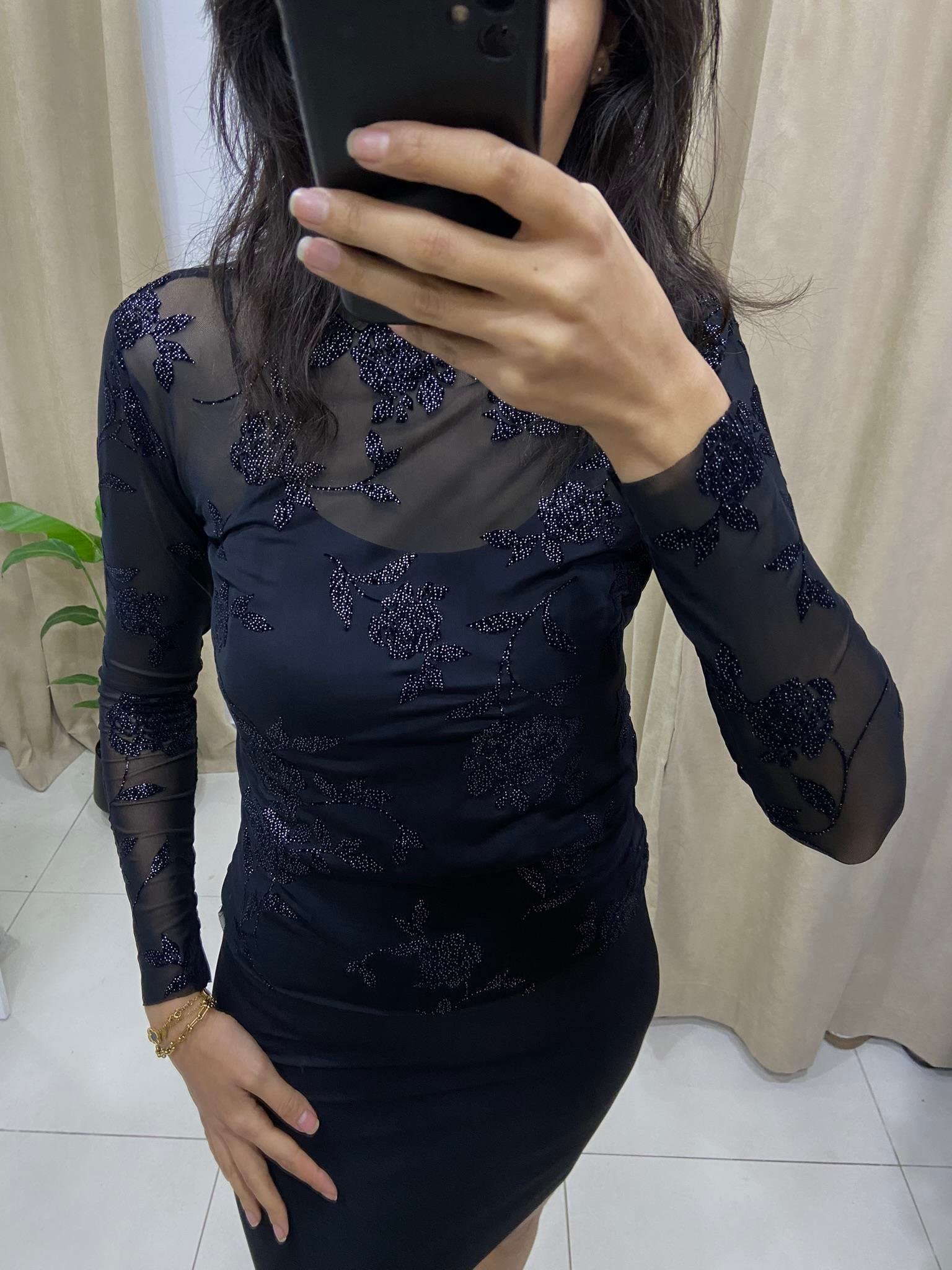 Kadife Gül Kabartmalı Siyah Bluz