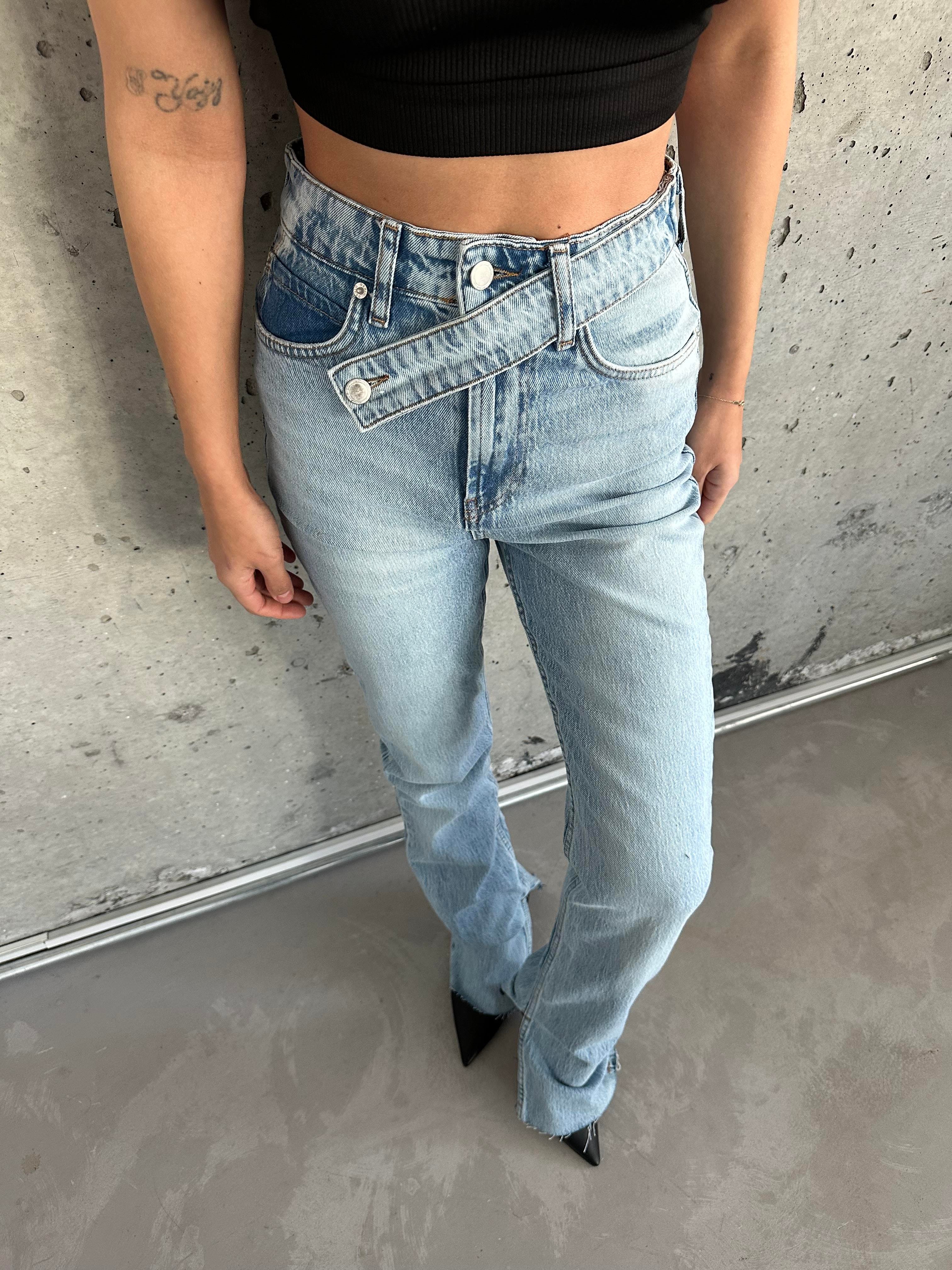 Kemerli Paçası Yırtmaçlı Straight Jean
