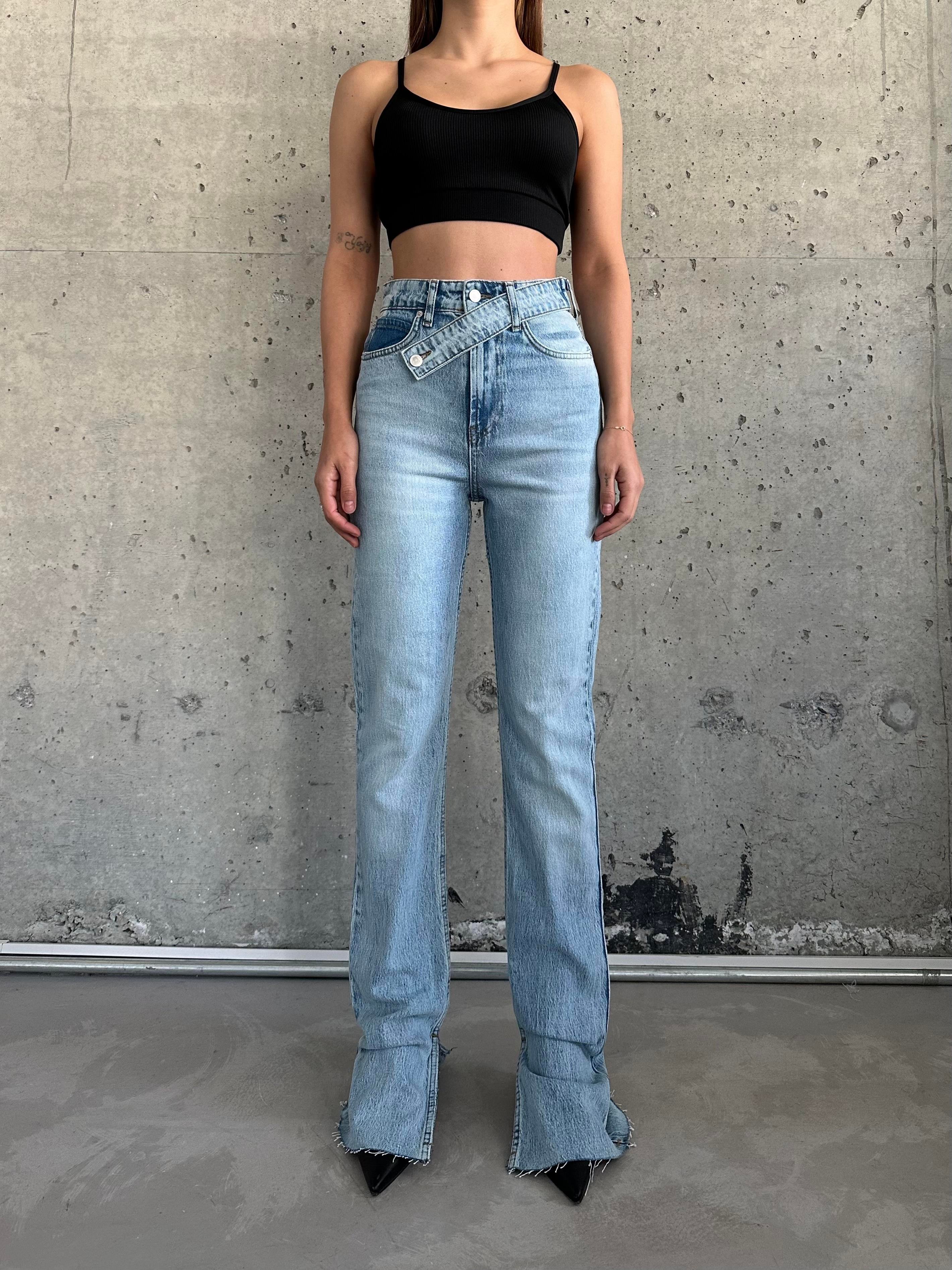Kemerli Paçası Yırtmaçlı Straight Jean