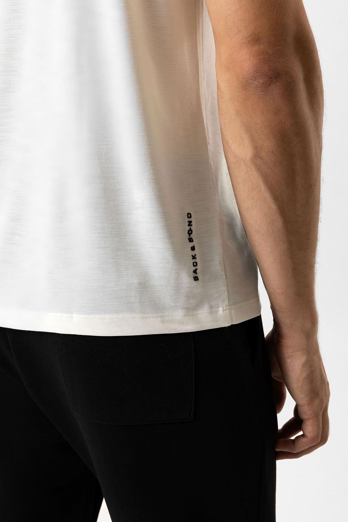 Beyaz Regular Fit Bisiklet Yaka Baskılı Tişört